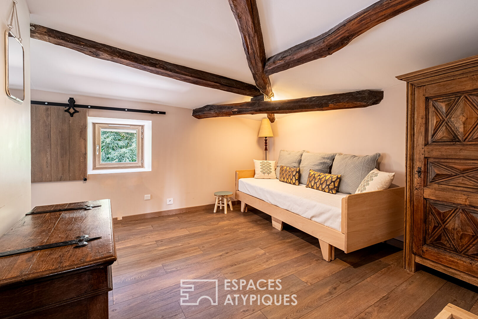 Ancien relais de diligence avec jardin bucolique dans les monts du lyonnais
