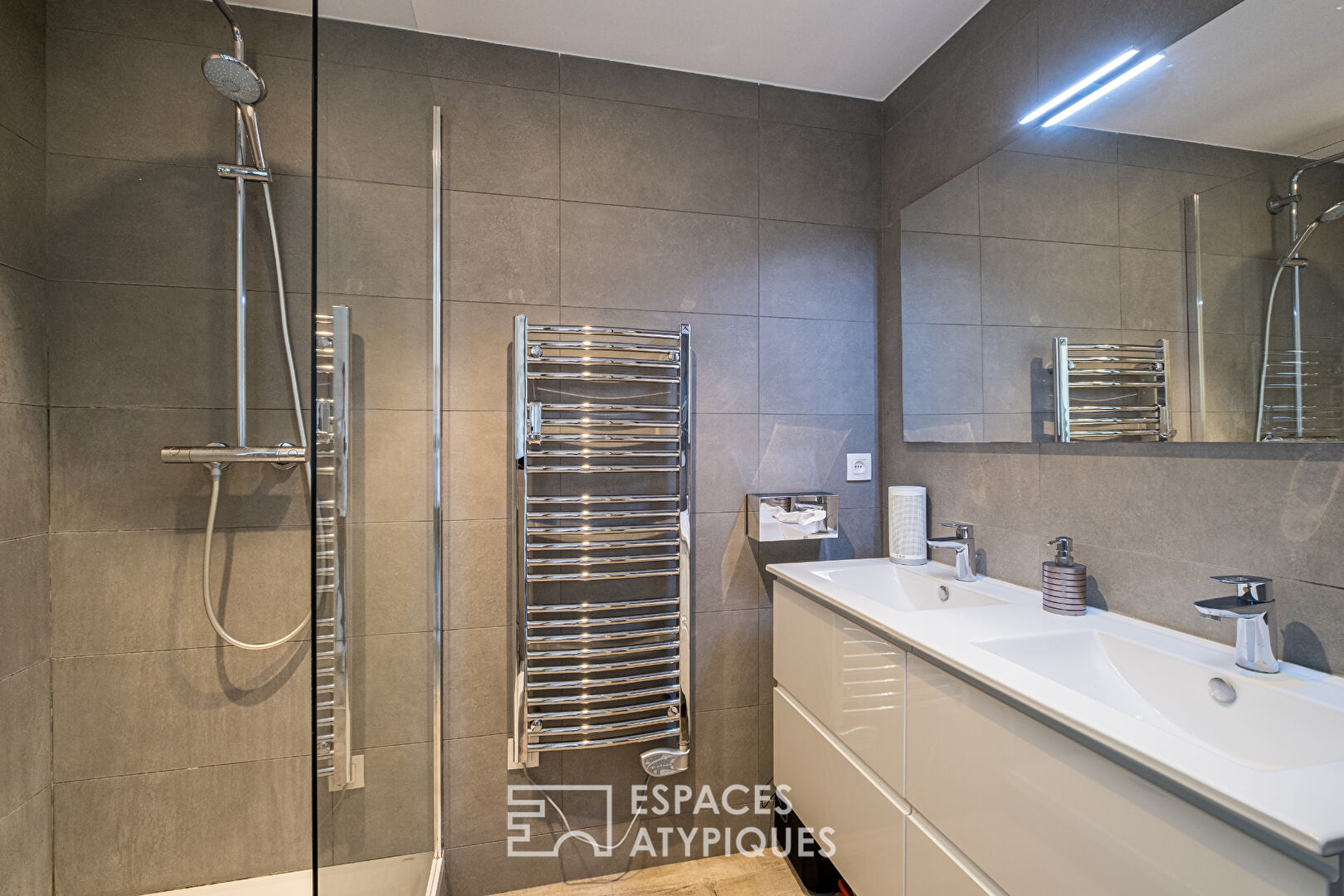 Duplex rénové en dernier étage avec terrasse panoramique