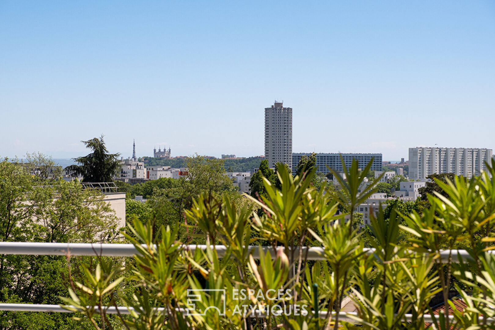 Duplex rénové en dernier étage avec terrasse panoramique