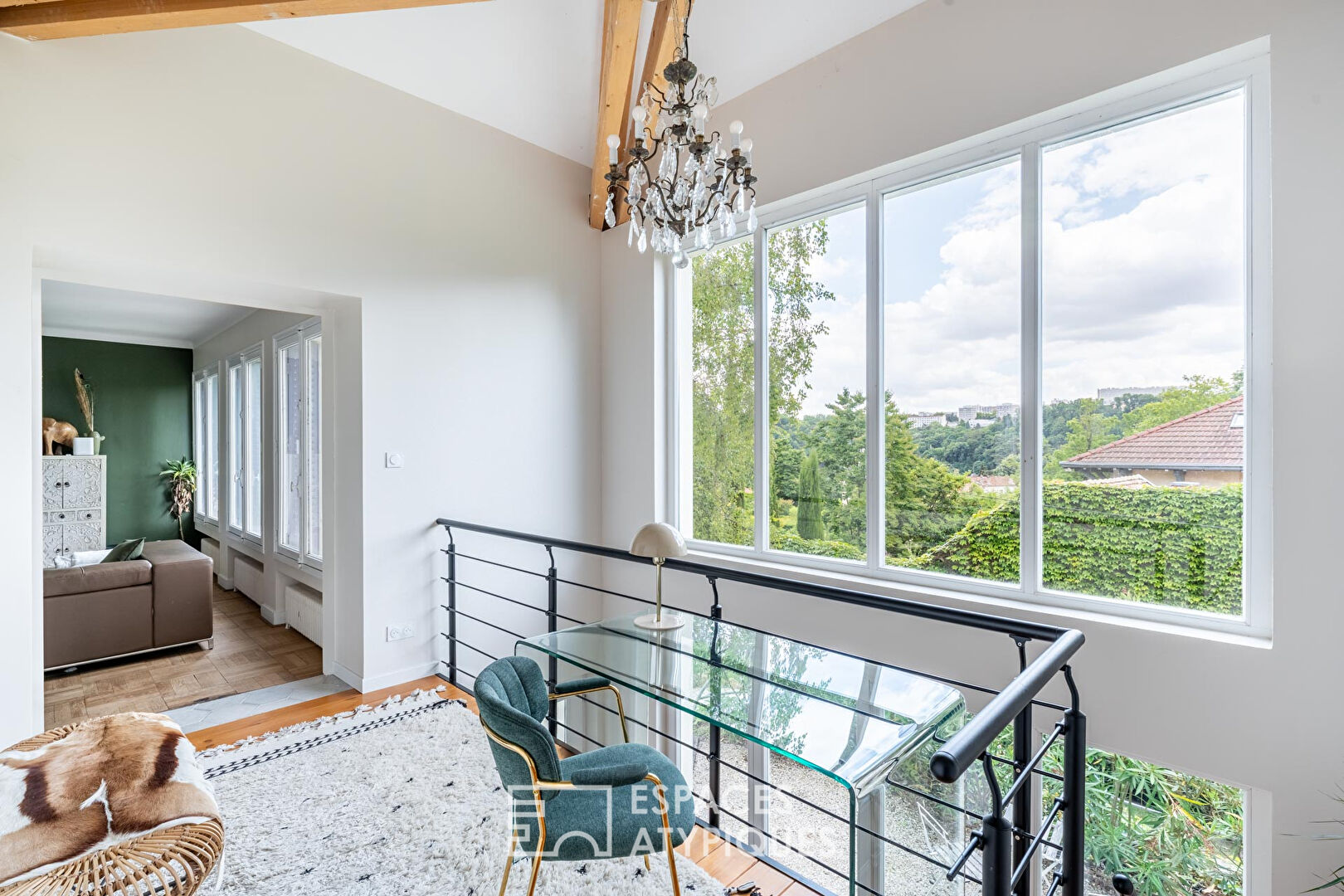 Maison de 1950 rénovée avec extension contemporaine et vue