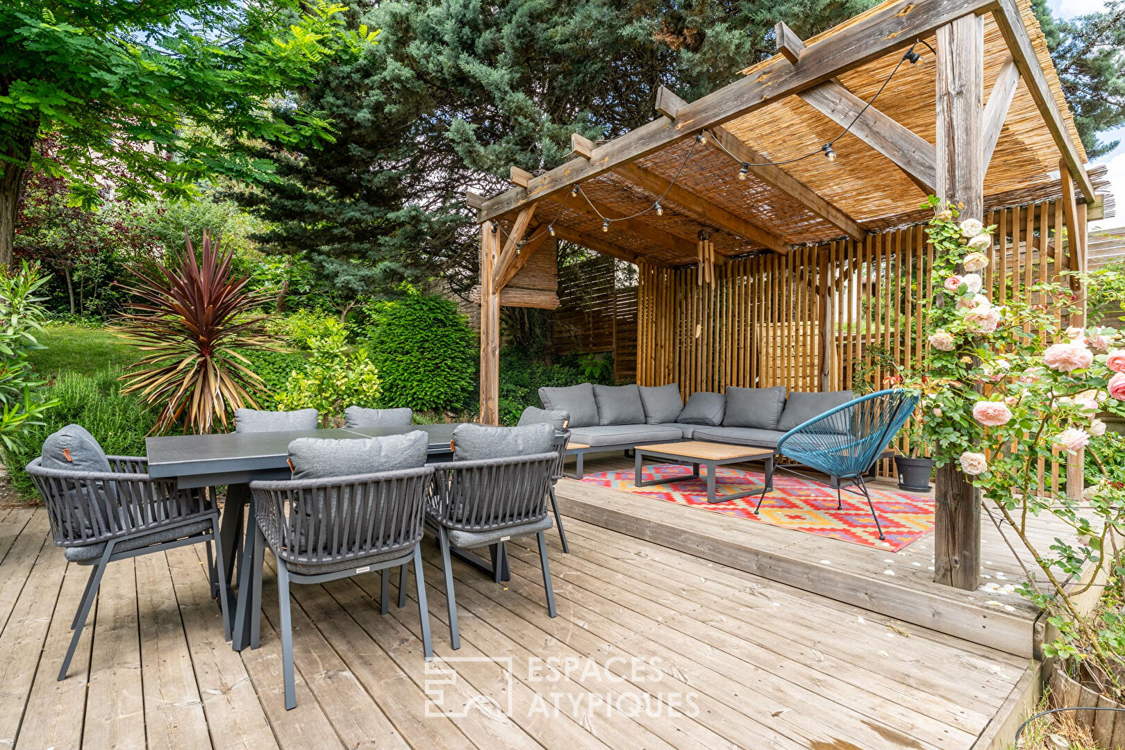 Maison de 1950 rénovée avec extension contemporaine et vue