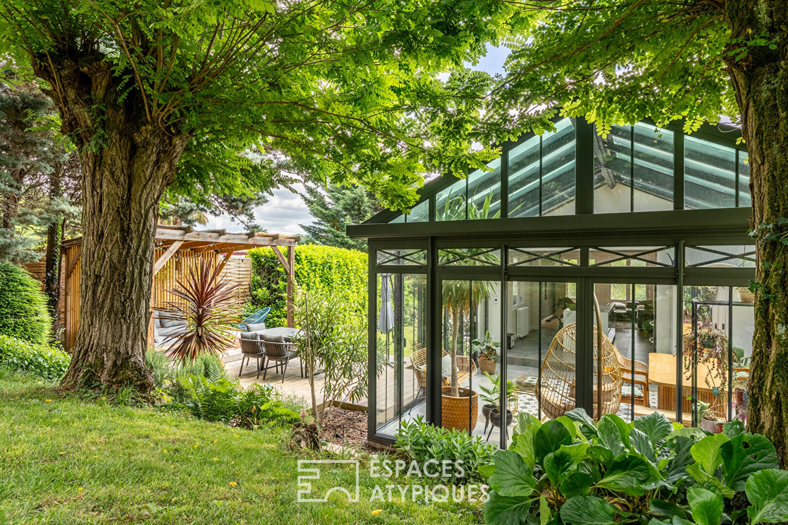 Maison de 1950 rénovée avec extension contemporaine et vue