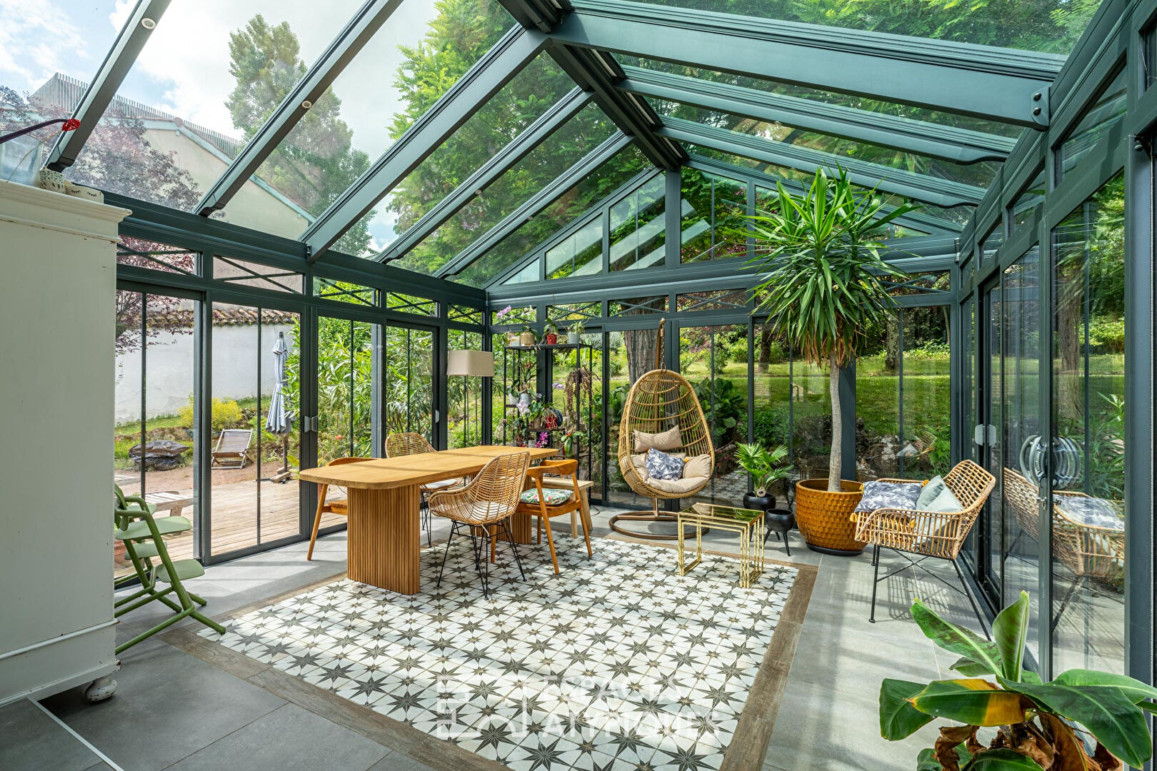 Maison de 1950 rénovée avec extension contemporaine et vue