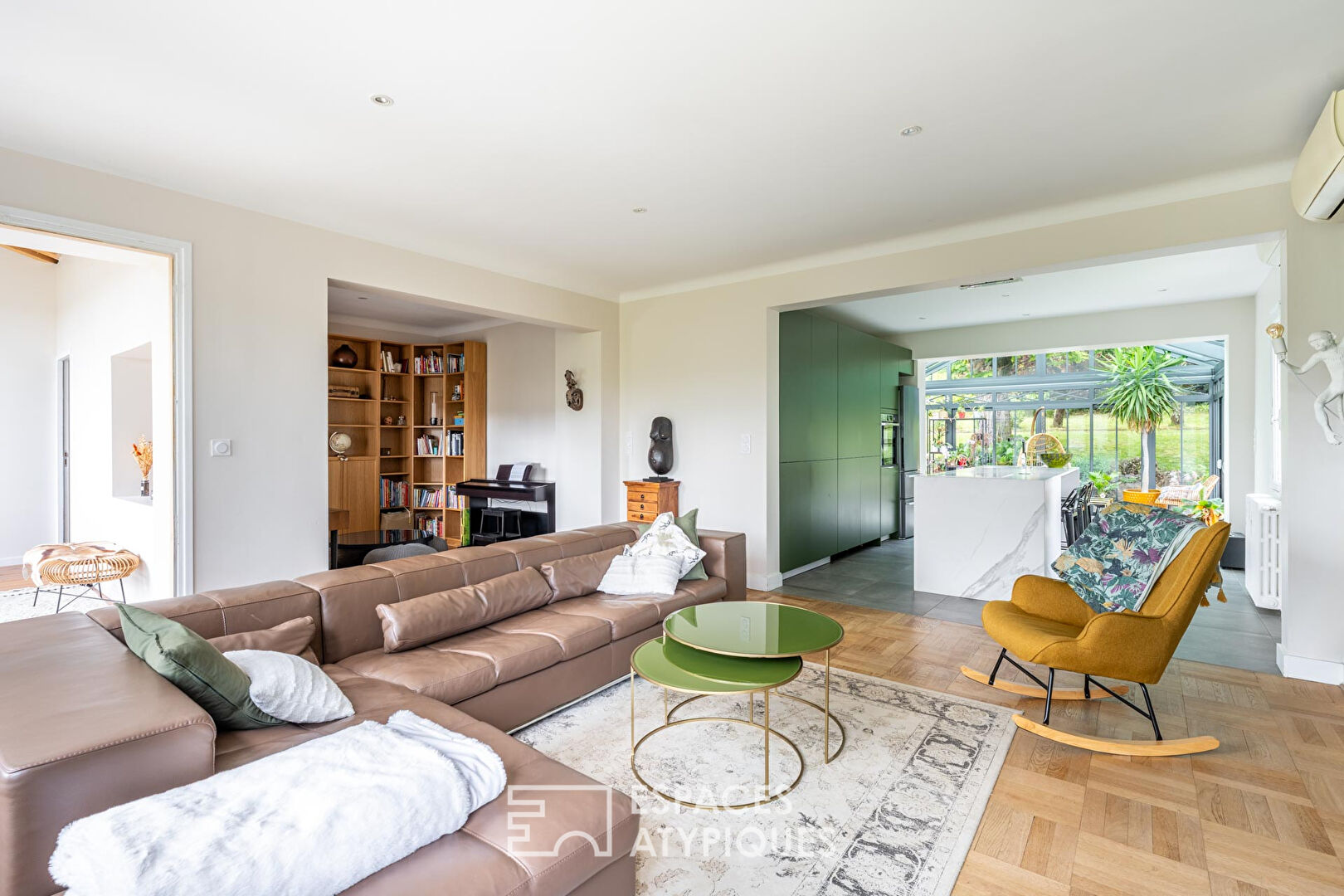 Maison de 1950 rénovée avec extension contemporaine et vue