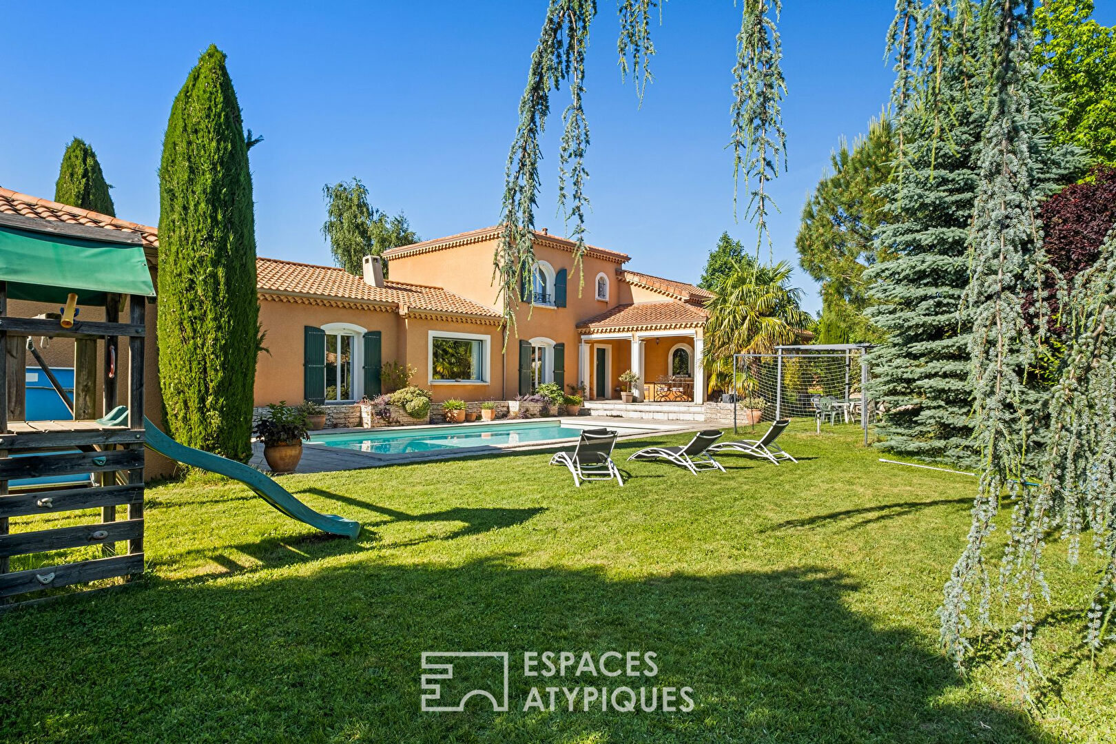 Maison au style provençal avec piscine proche du centre des Côtes d’Arey