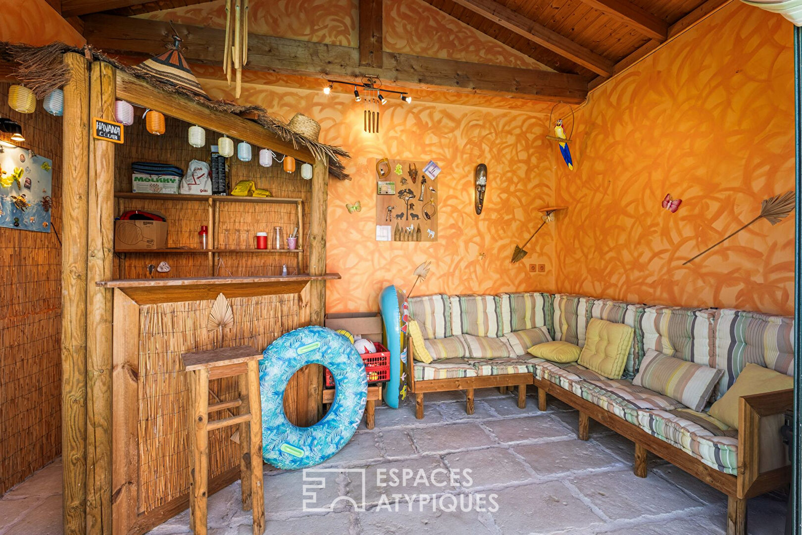 Maison au style provençal avec piscine proche du centre des Côtes d’Arey