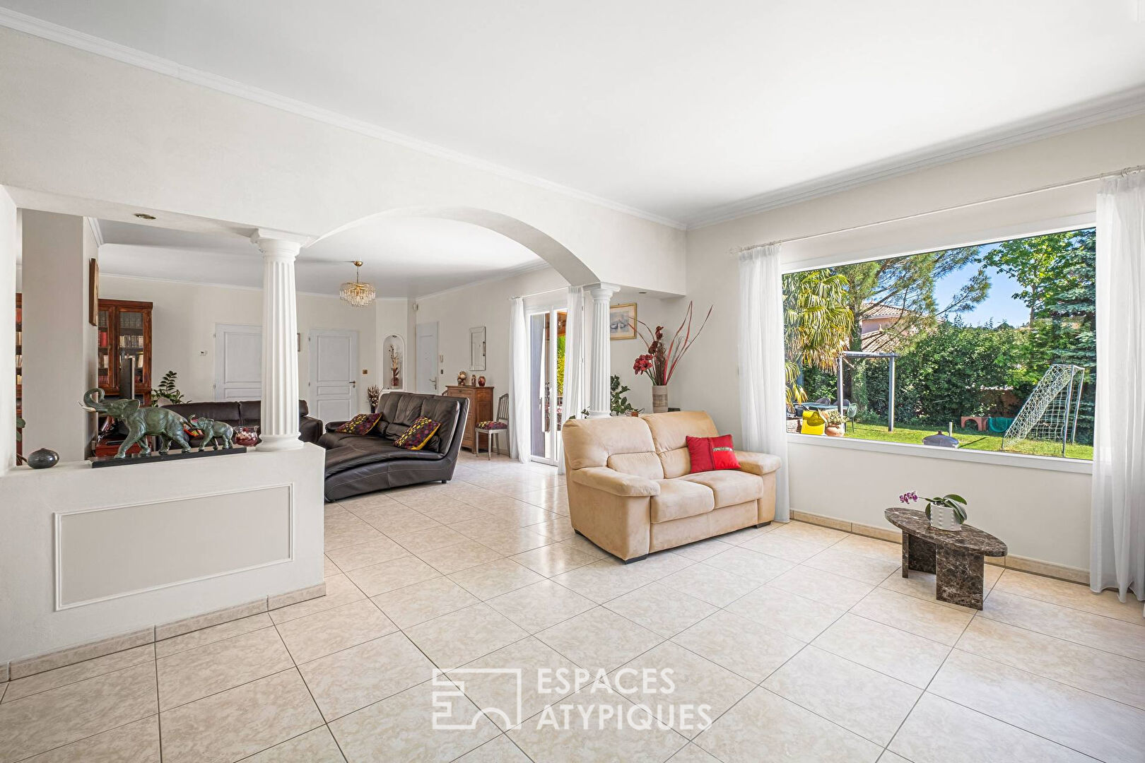 Maison au style provençal avec piscine proche du centre des Côtes d’Arey