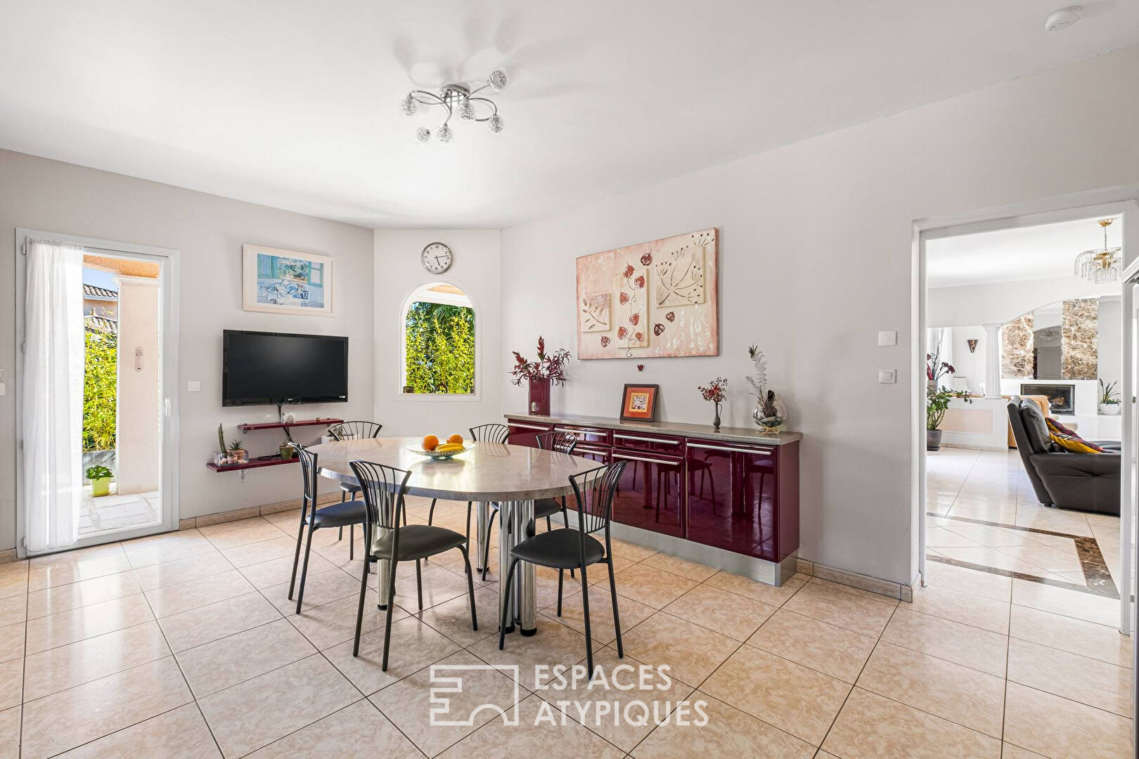 Maison au style provençal avec piscine proche du centre des Côtes d’Arey