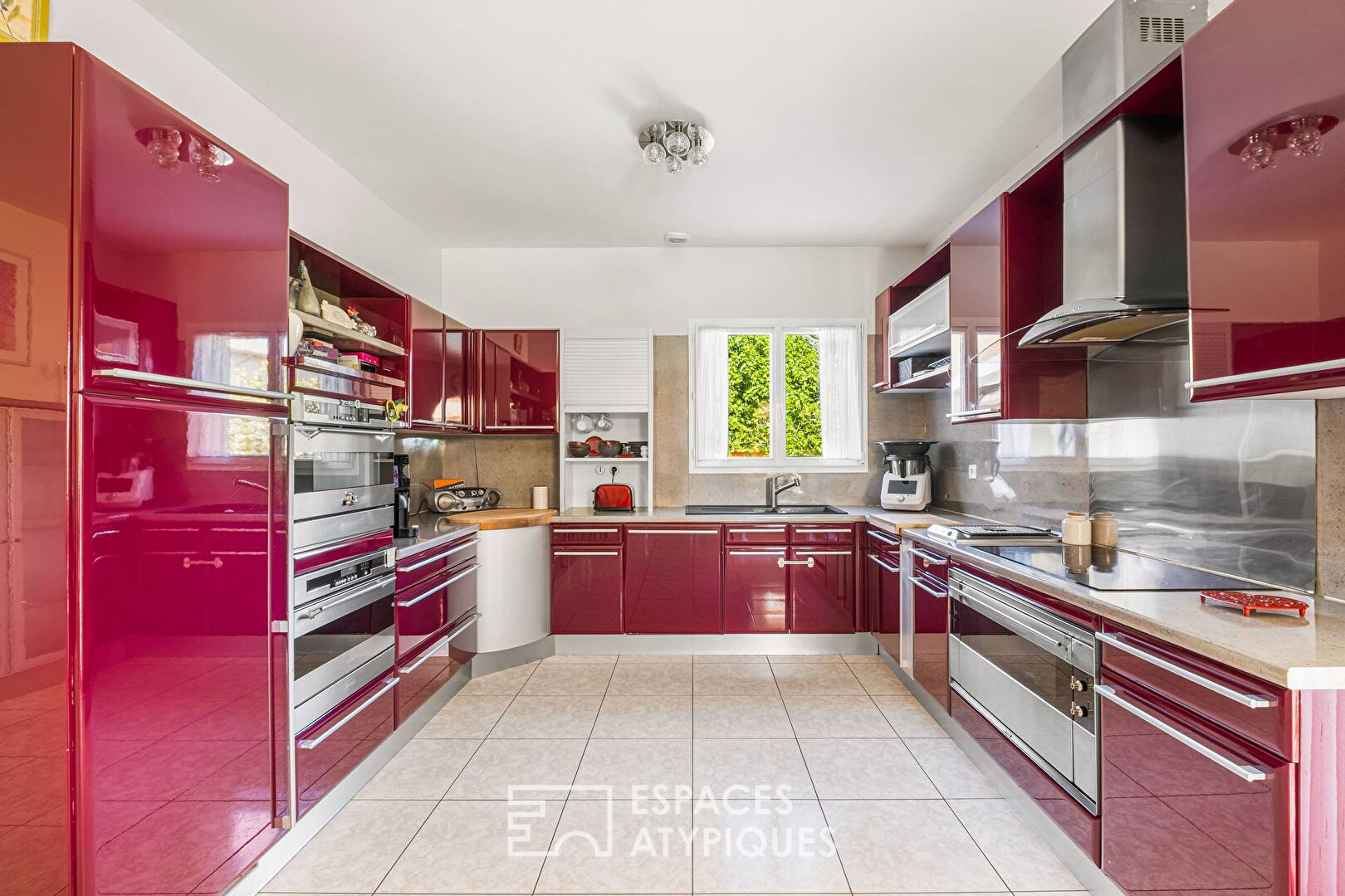 Maison au style provençal avec piscine proche du centre des Côtes d’Arey