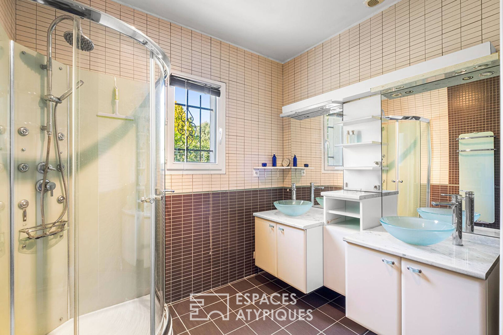 Maison au style provençal avec piscine proche du centre des Côtes d’Arey