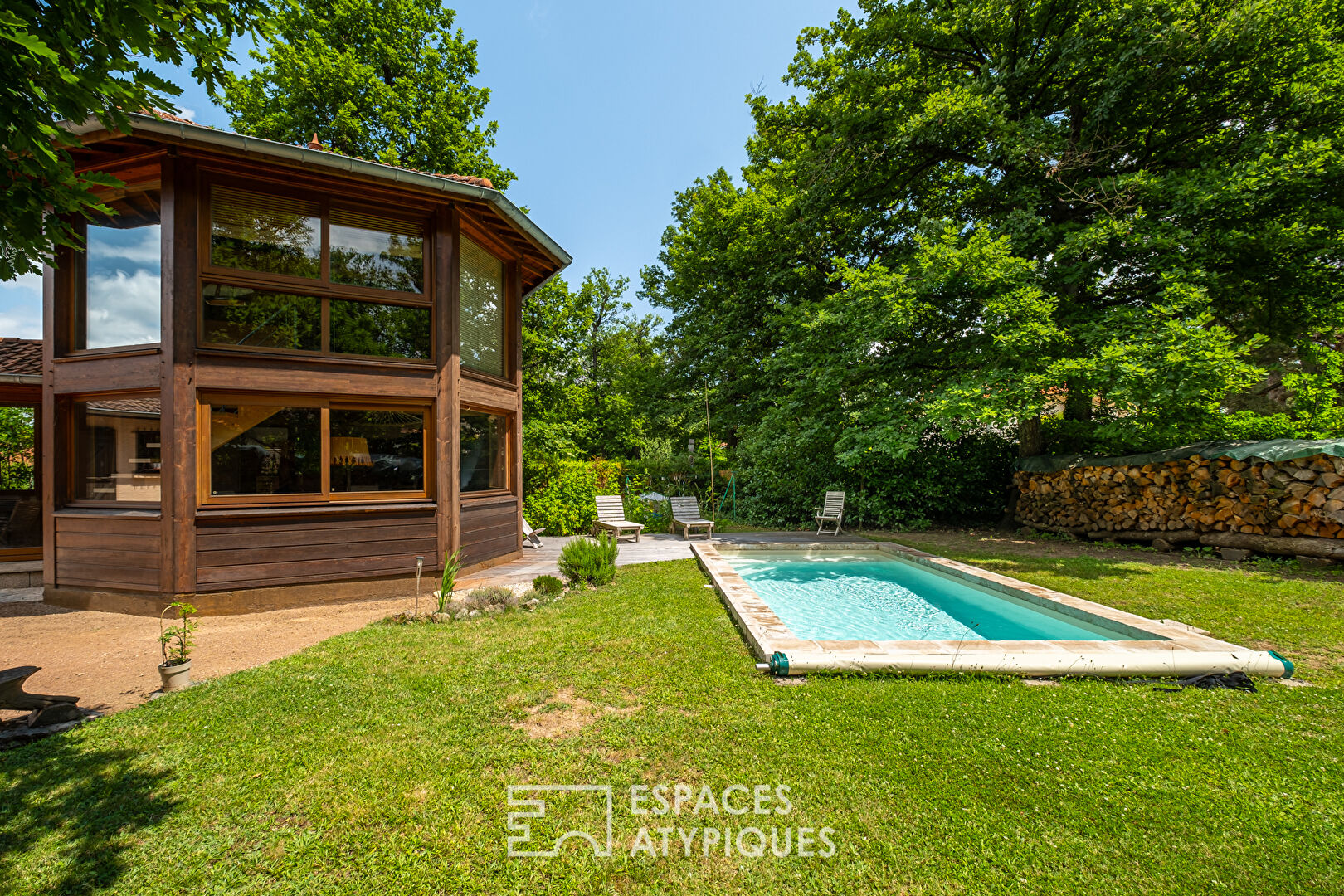 Villa avec extension en bois