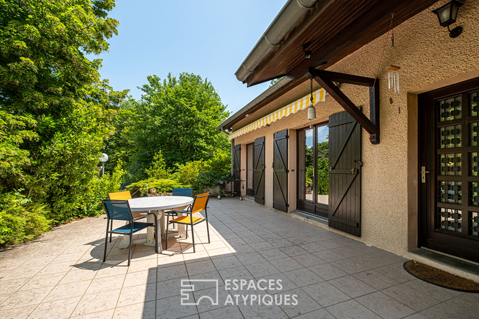 Villa avec extension en bois