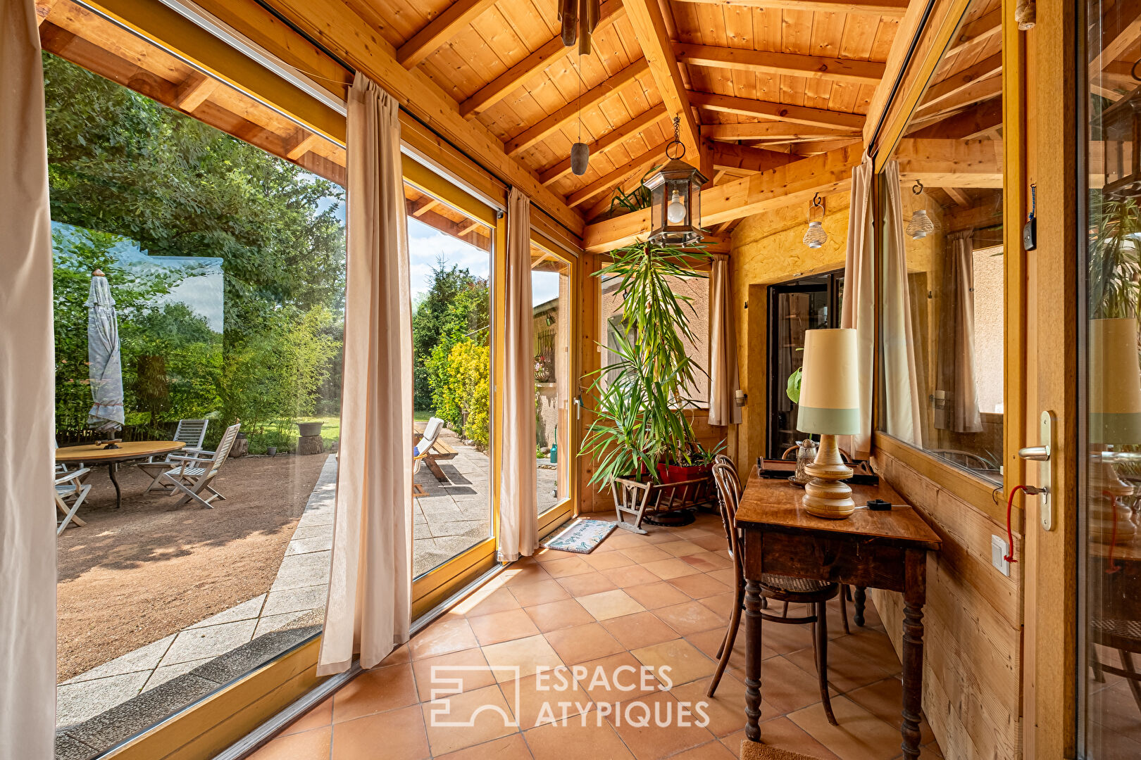 Villa avec extension en bois