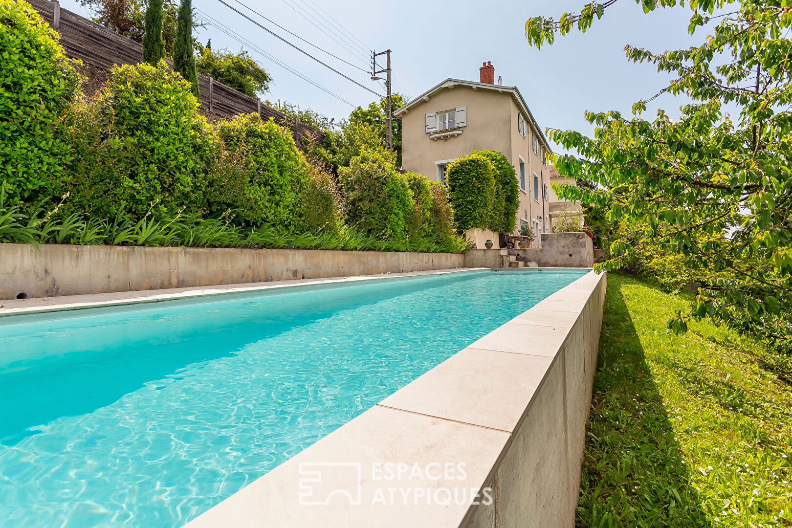 Old house with swimming pool and breathtaking view