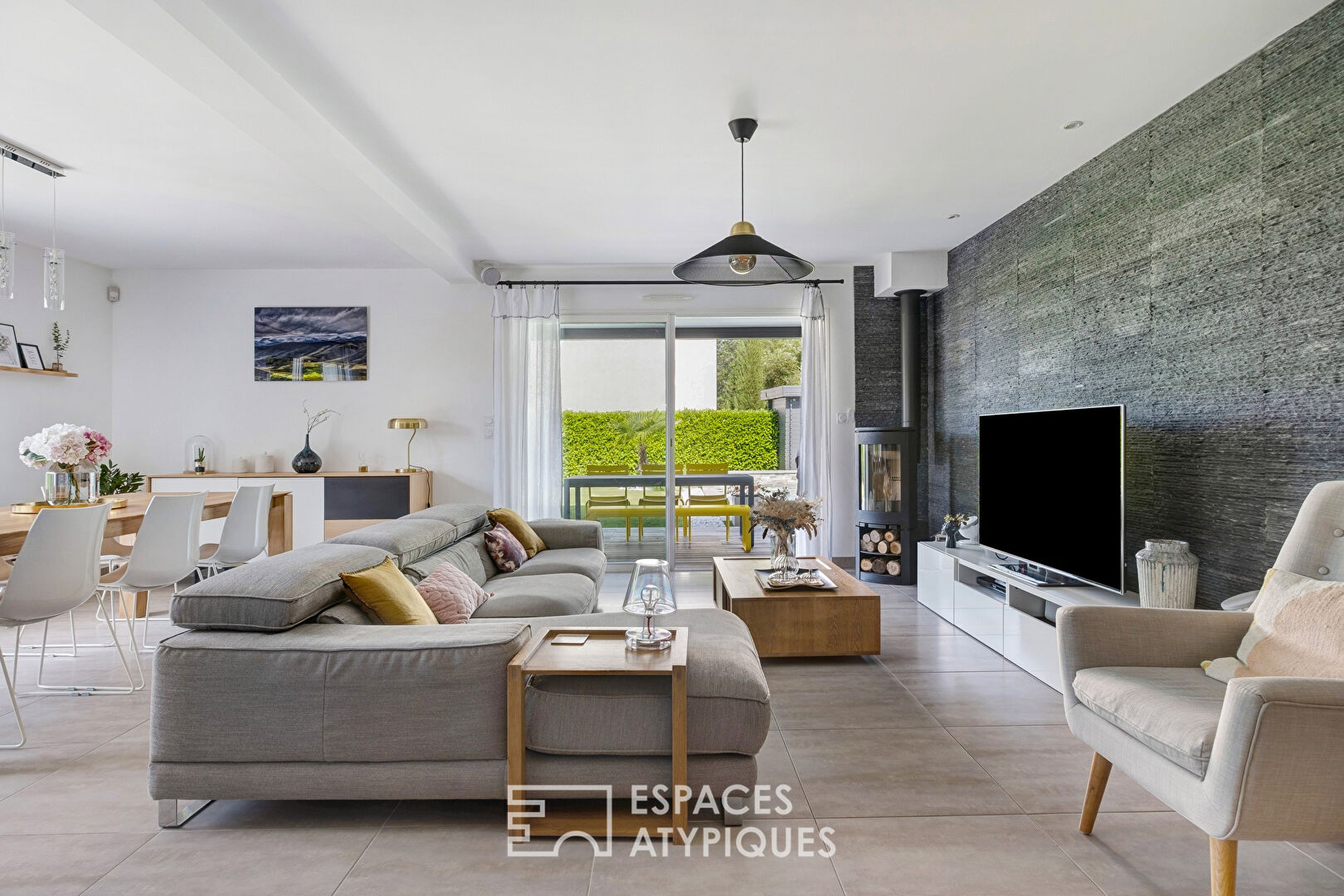 Quiet house in a cul-de-sac with garden and swimming pool