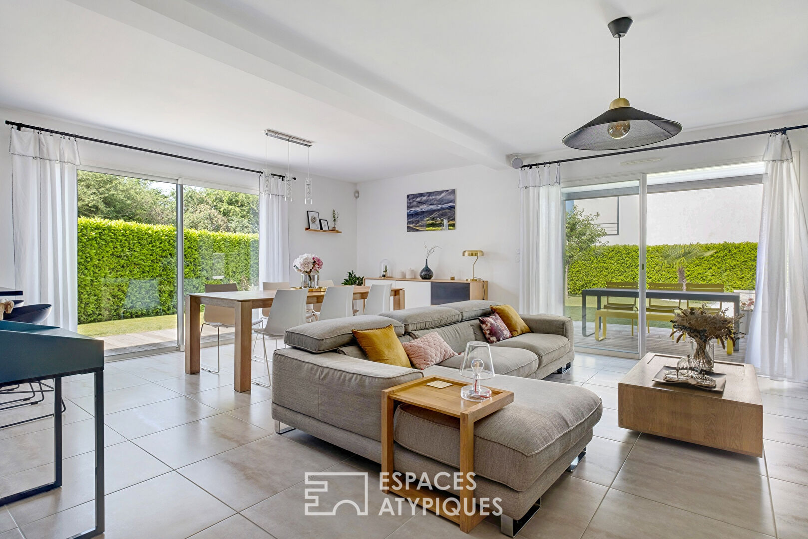 Quiet house in a cul-de-sac with garden and swimming pool