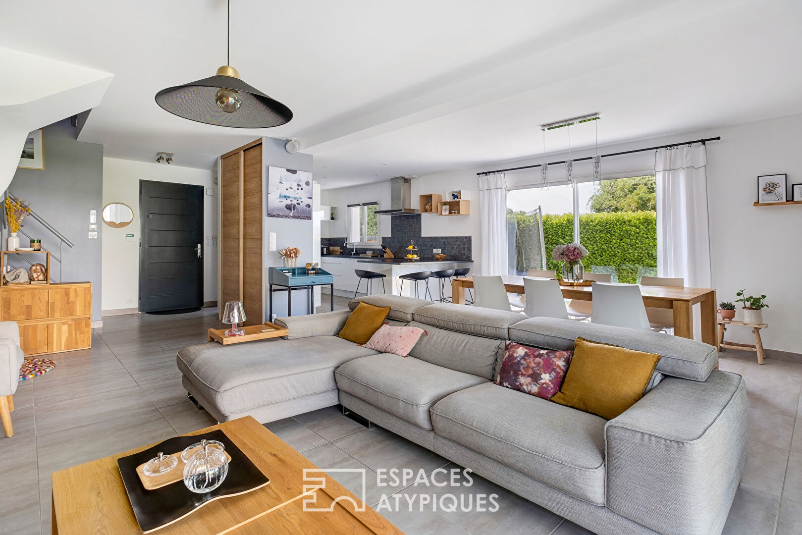 Quiet house in a cul-de-sac with garden and swimming pool