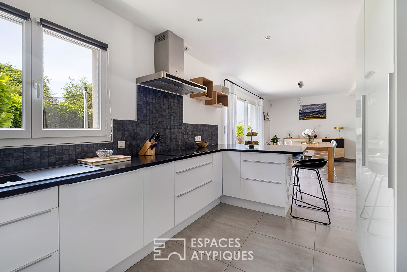 Quiet house in a cul-de-sac with garden and swimming pool