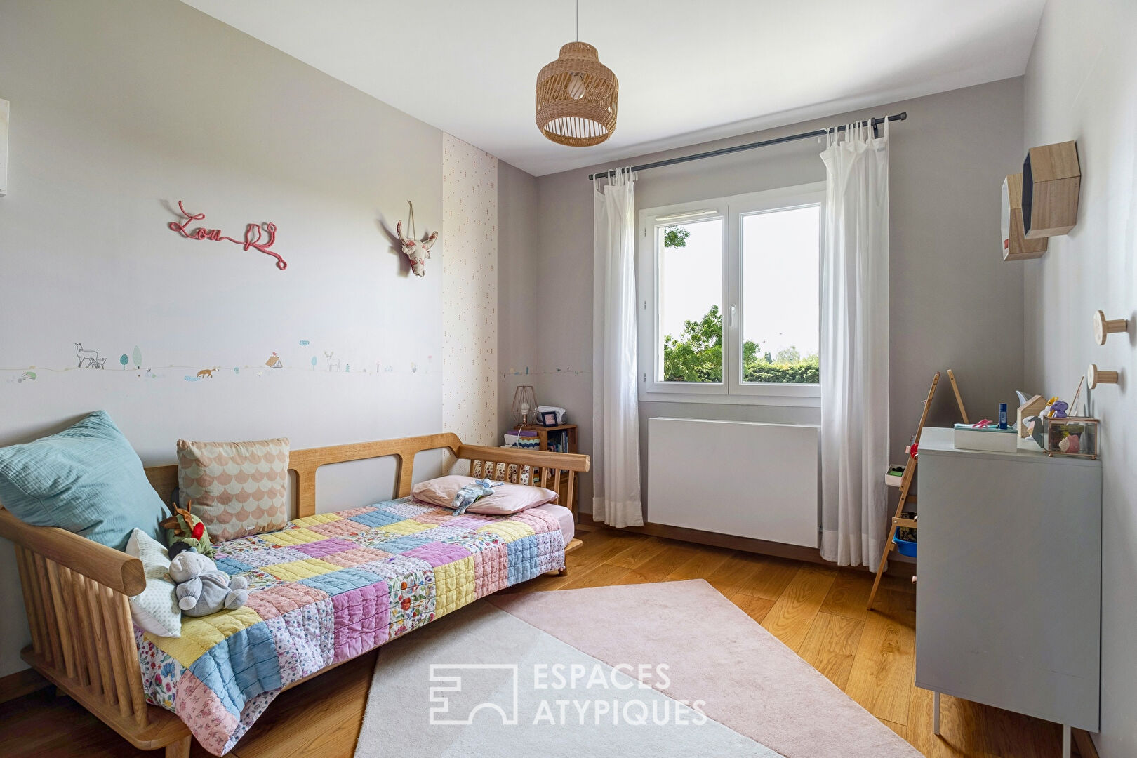 Quiet house in a cul-de-sac with garden and swimming pool