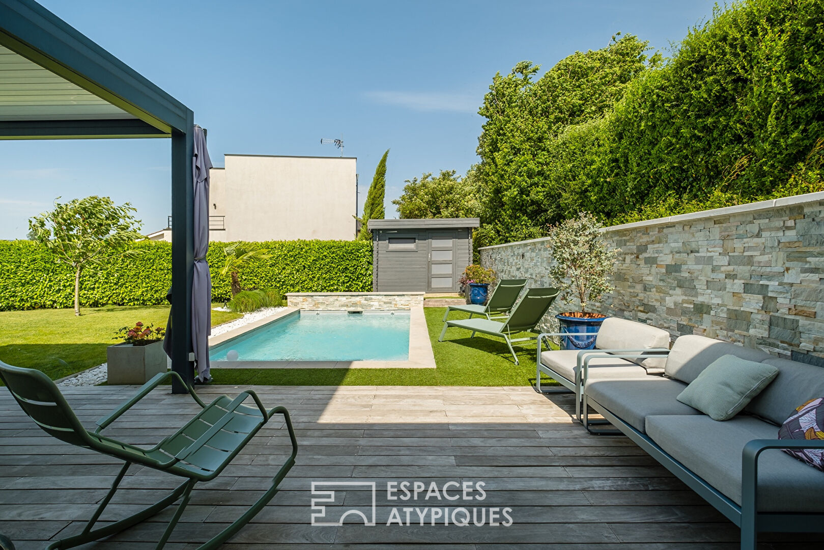 Quiet house in a cul-de-sac with garden and swimming pool