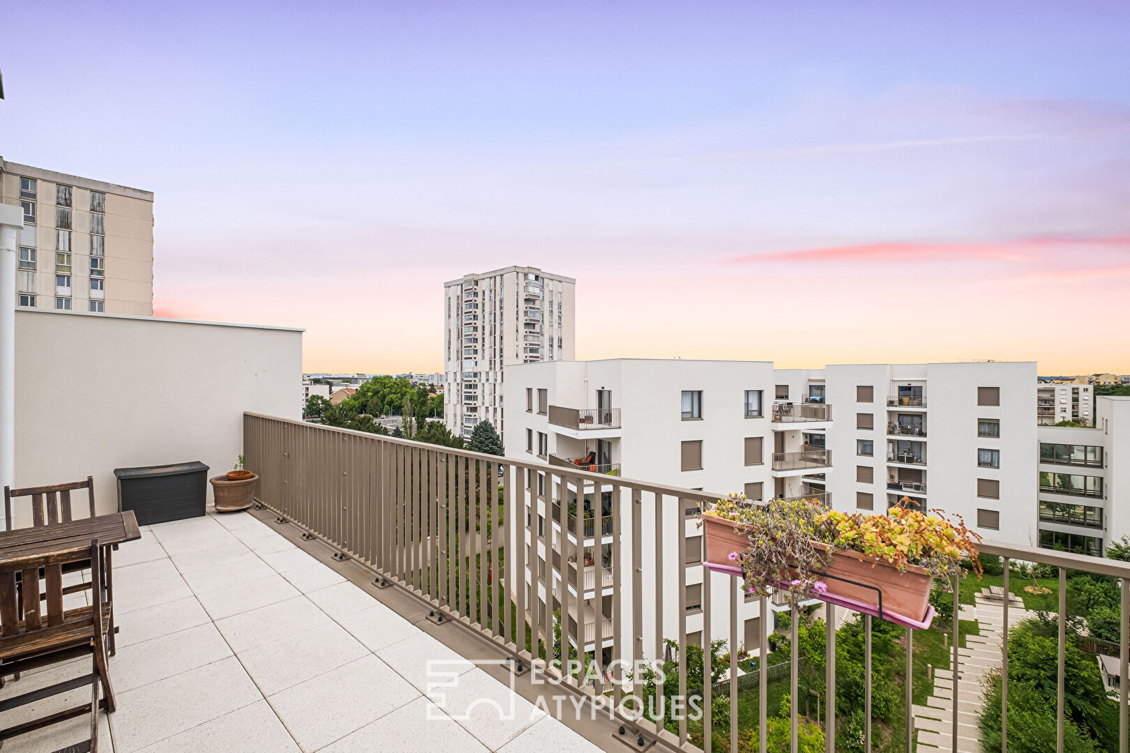 Appartement contemporain en dernier étage avec terrasse
