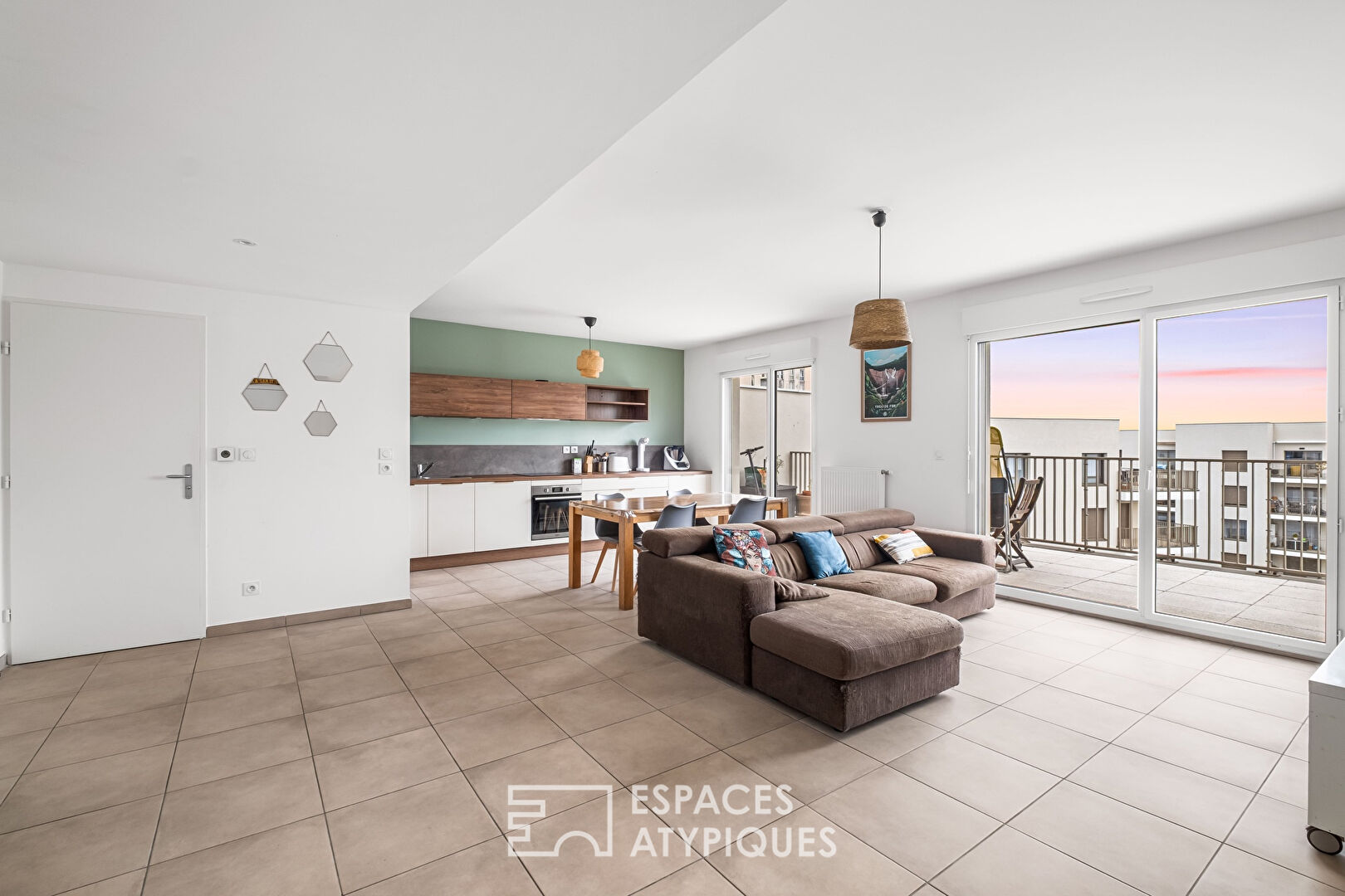 Appartement contemporain en dernier étage avec terrasse