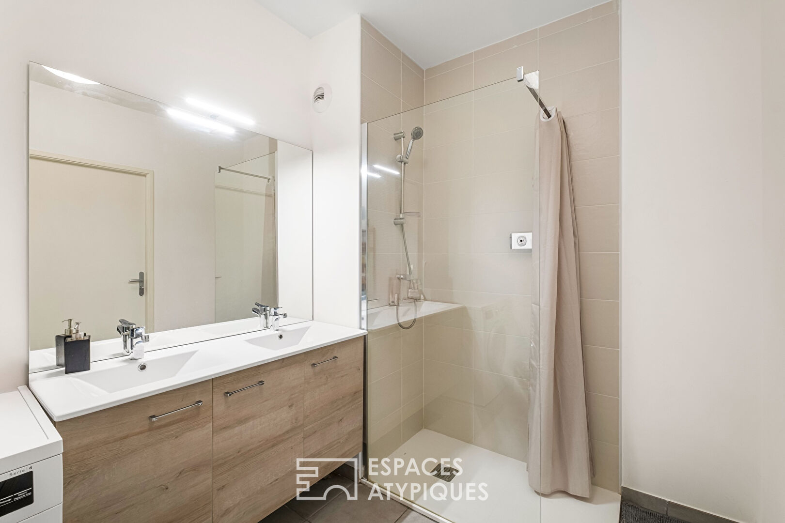 Appartement contemporain en dernier étage avec terrasse