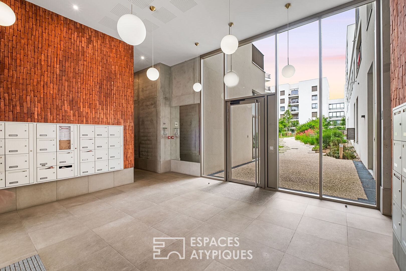 Appartement contemporain en dernier étage avec terrasse