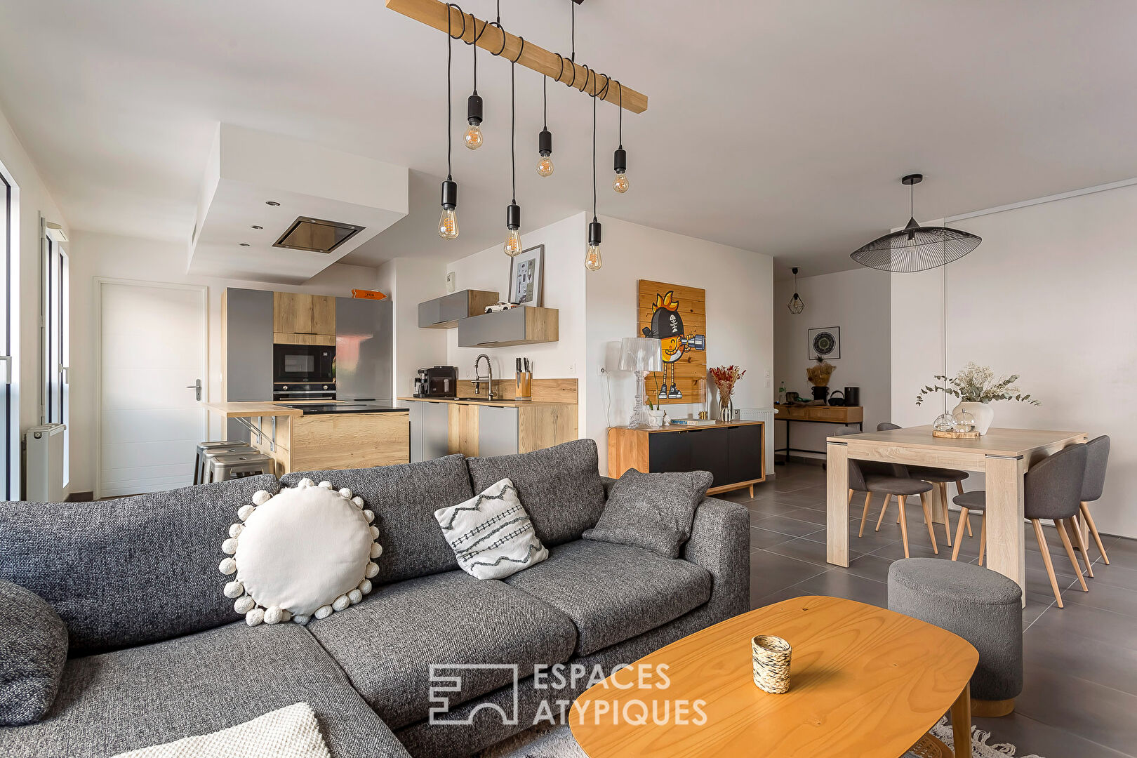 Appartement contemporain avec terrasse et vue dégagée