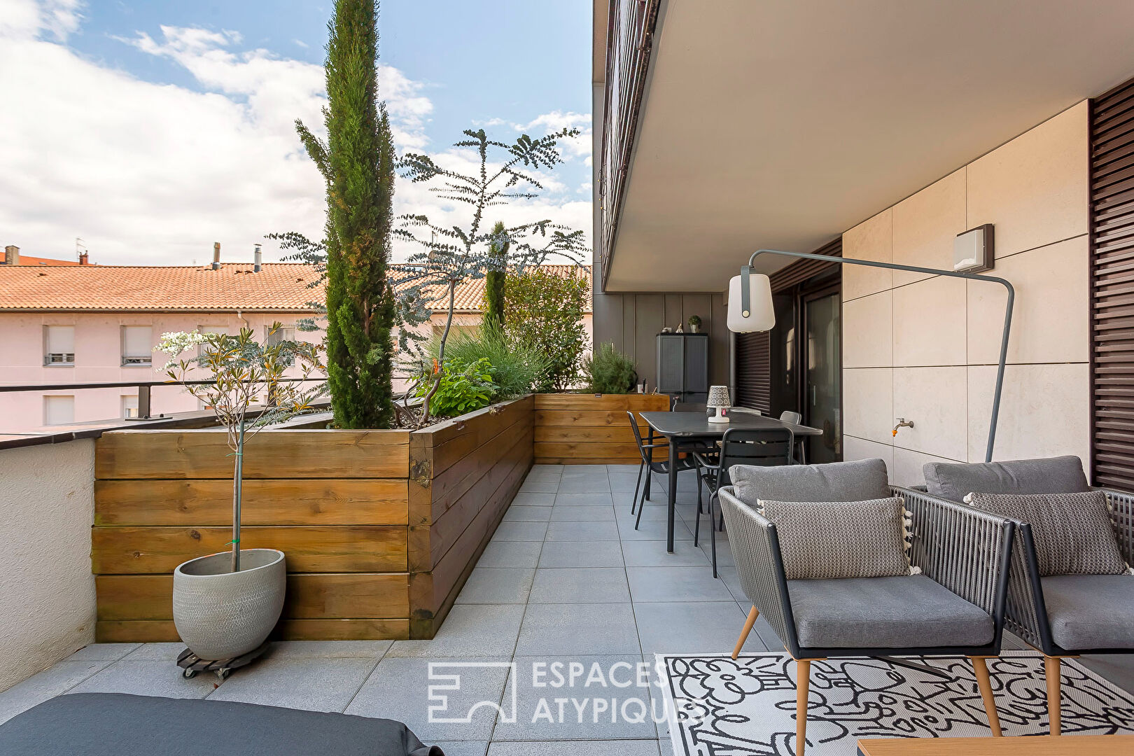 Appartement contemporain avec terrasse et vue dégagée