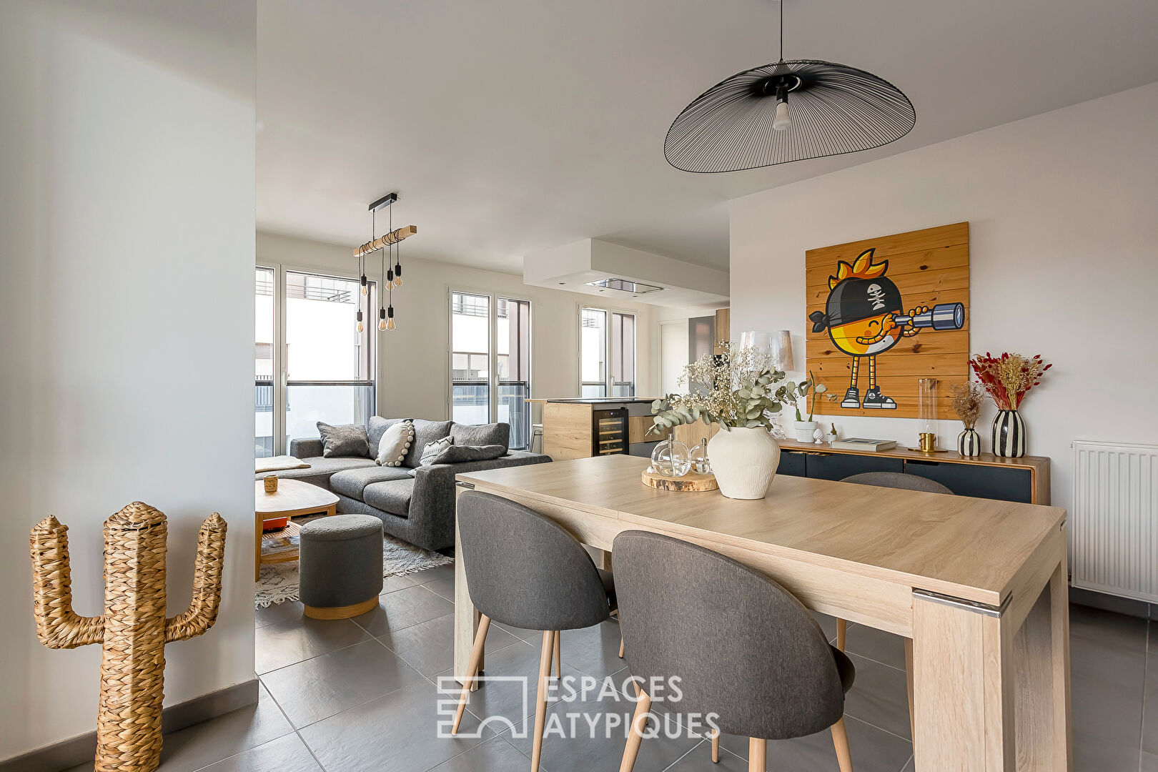 Appartement contemporain avec terrasse et vue dégagée