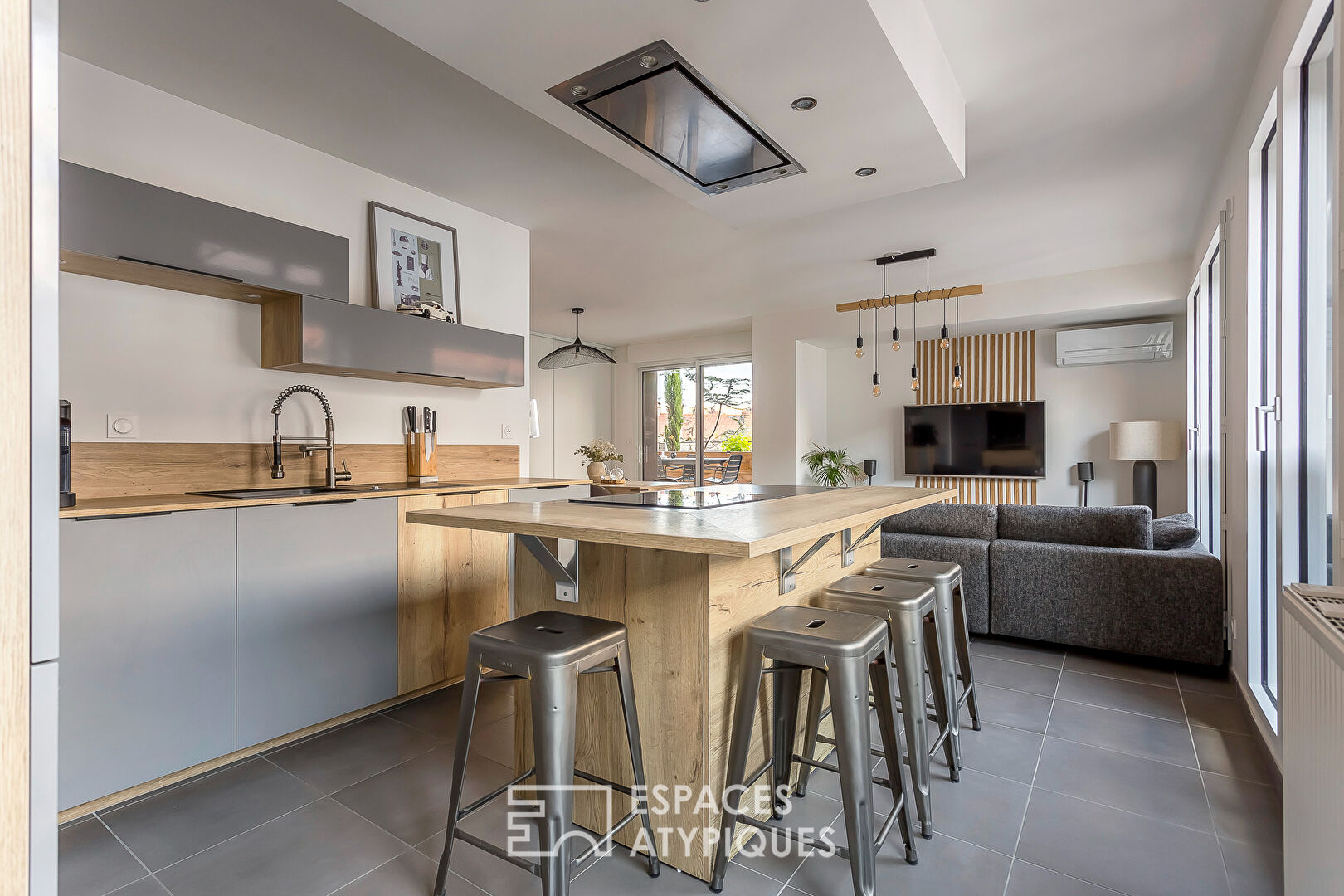 Appartement contemporain avec terrasse et vue dégagée