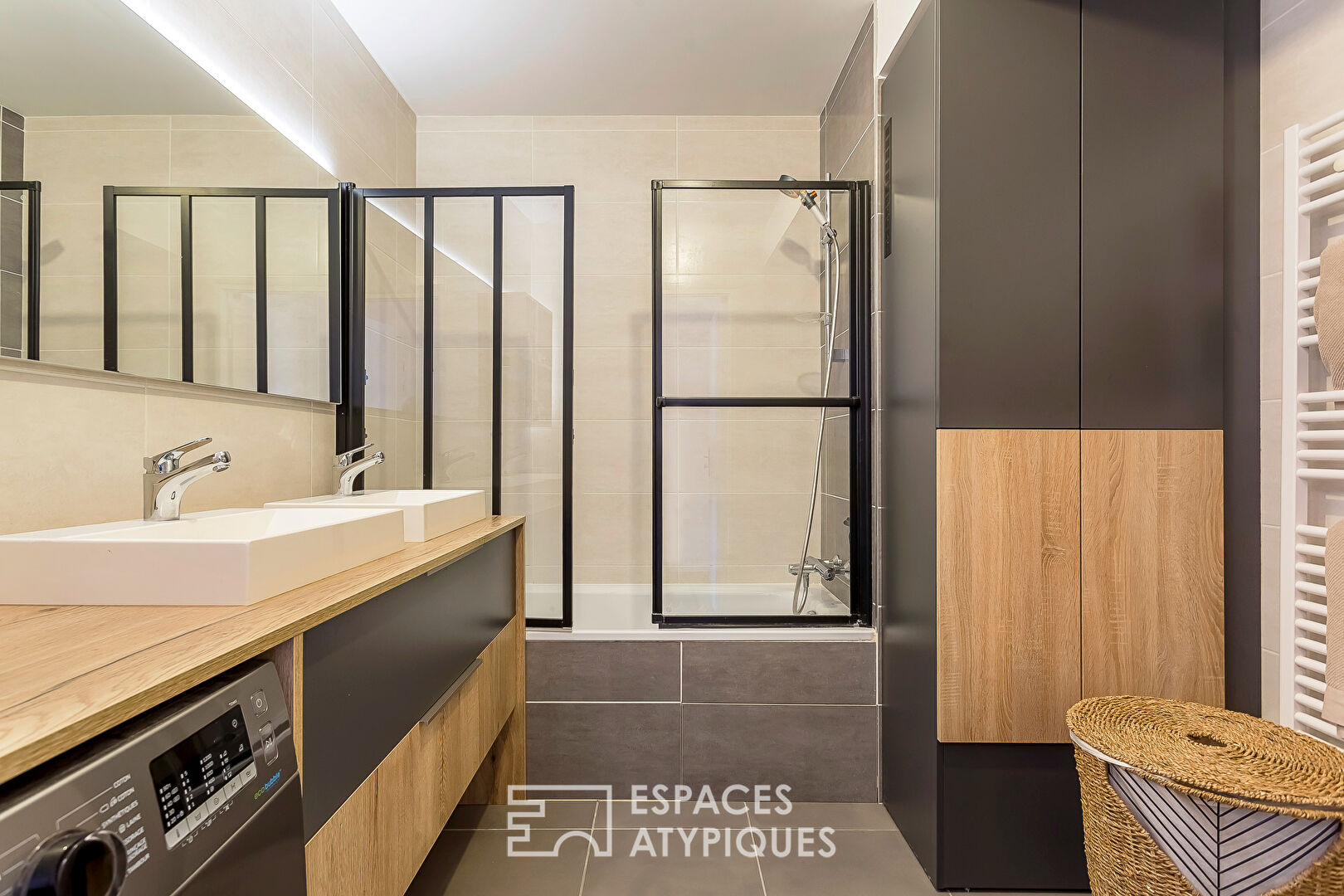 Appartement contemporain avec terrasse et vue dégagée