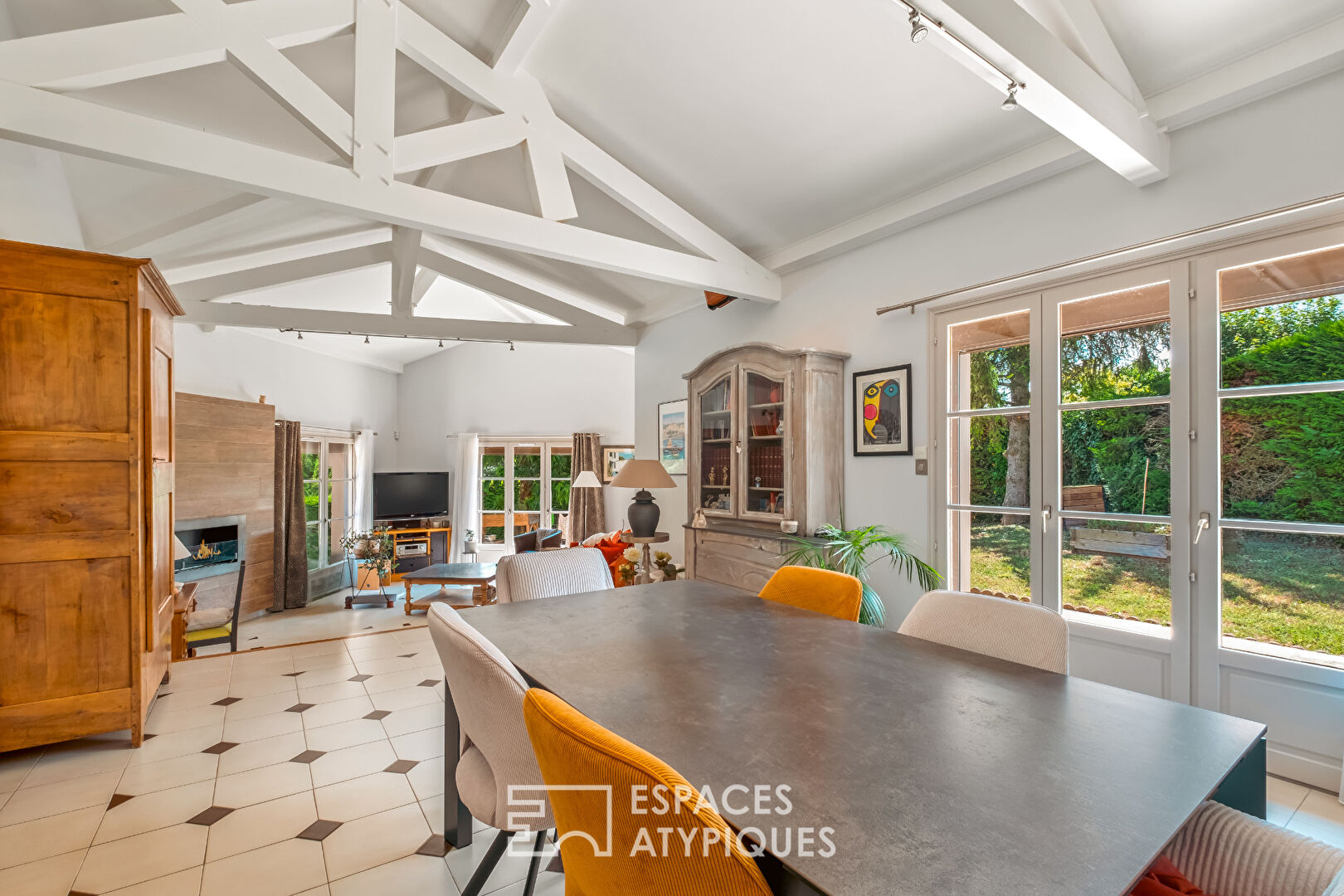Villa familiale avec piscine sur 2300m2 de terrain (divisible)