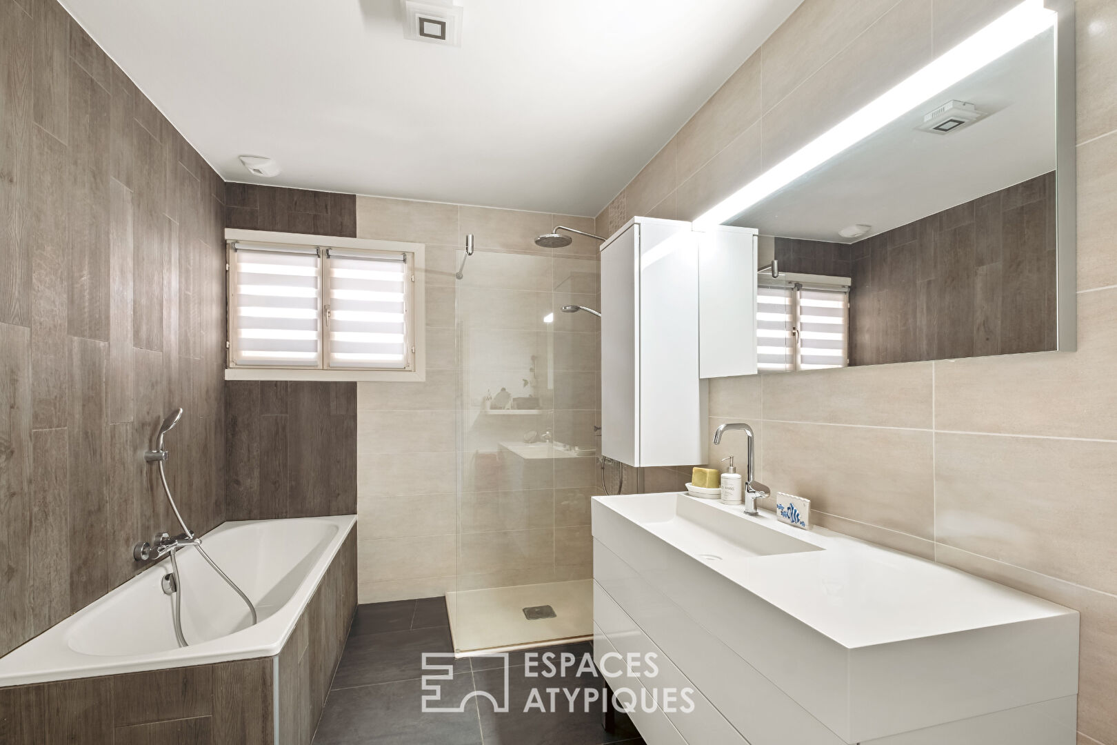 Villa familiale avec piscine sur 2300m2 de terrain (divisible)