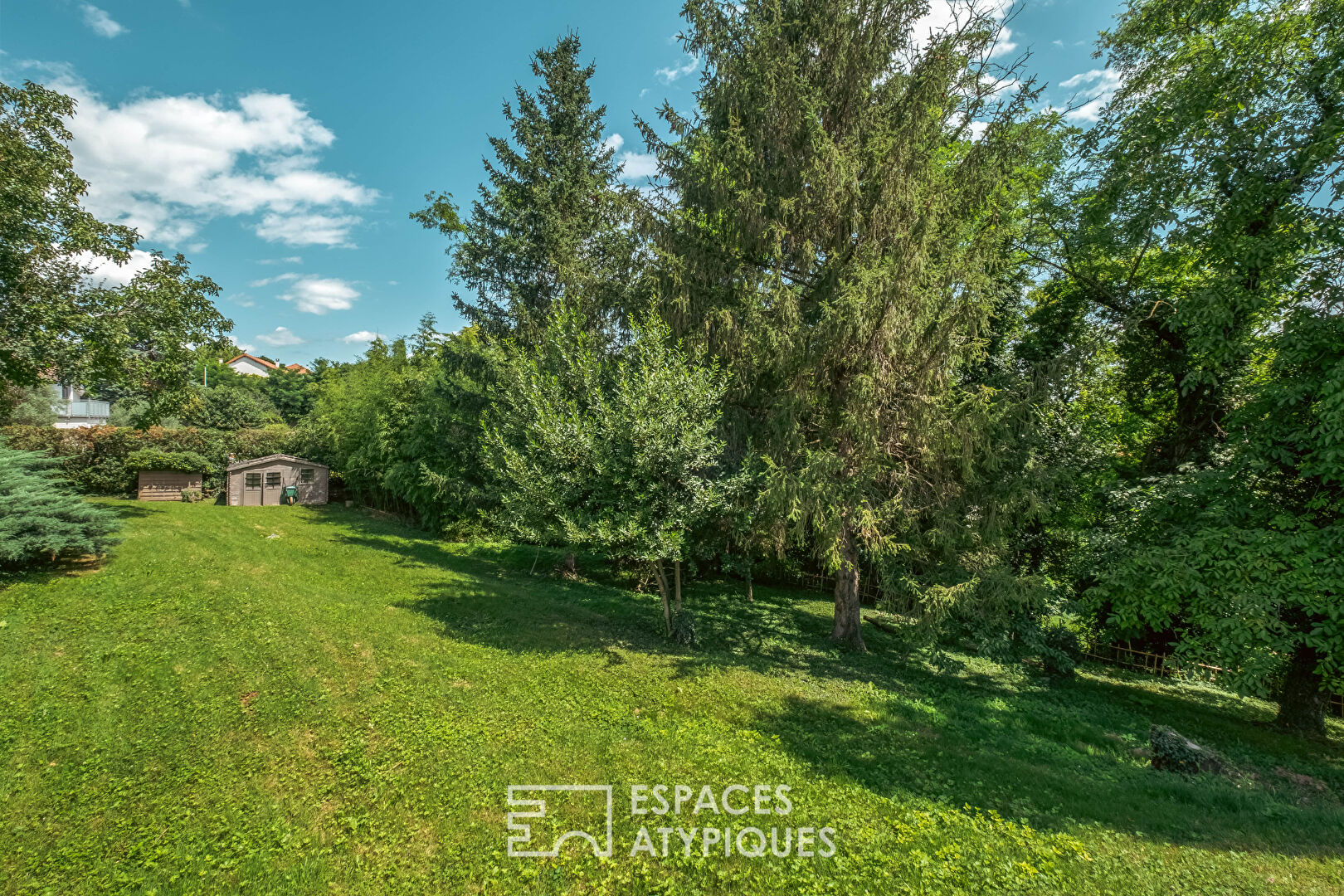 Villa familiale avec piscine sur 2300m2 de terrain (divisible)