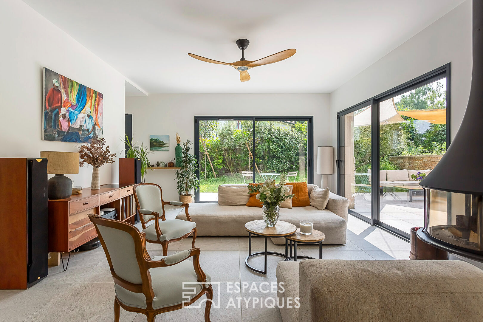 Maison contemporaine avec piscine et jardin paysagé à 400 m du centre-ville