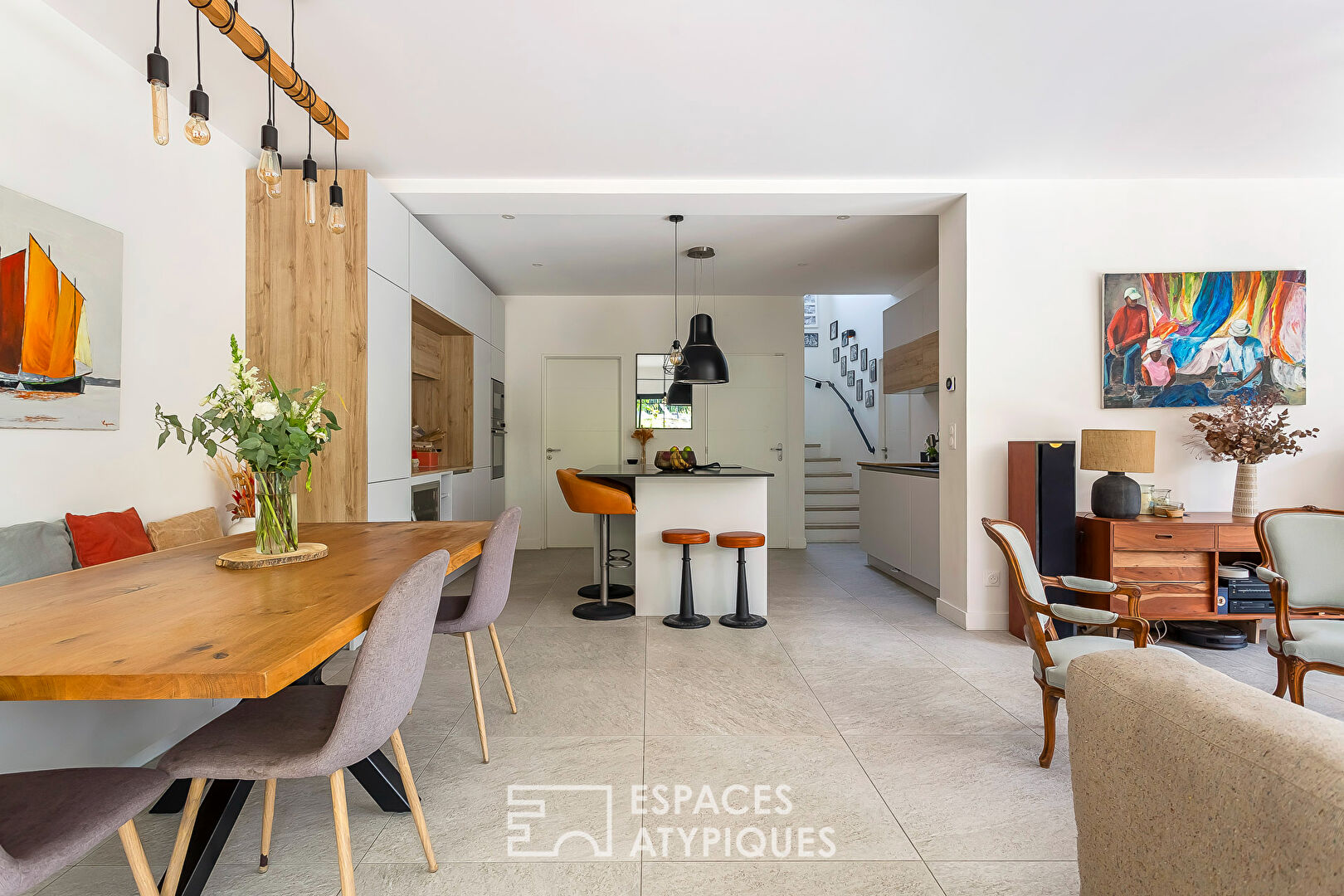 Maison contemporaine avec piscine et jardin paysagé à 400 m du centre-ville
