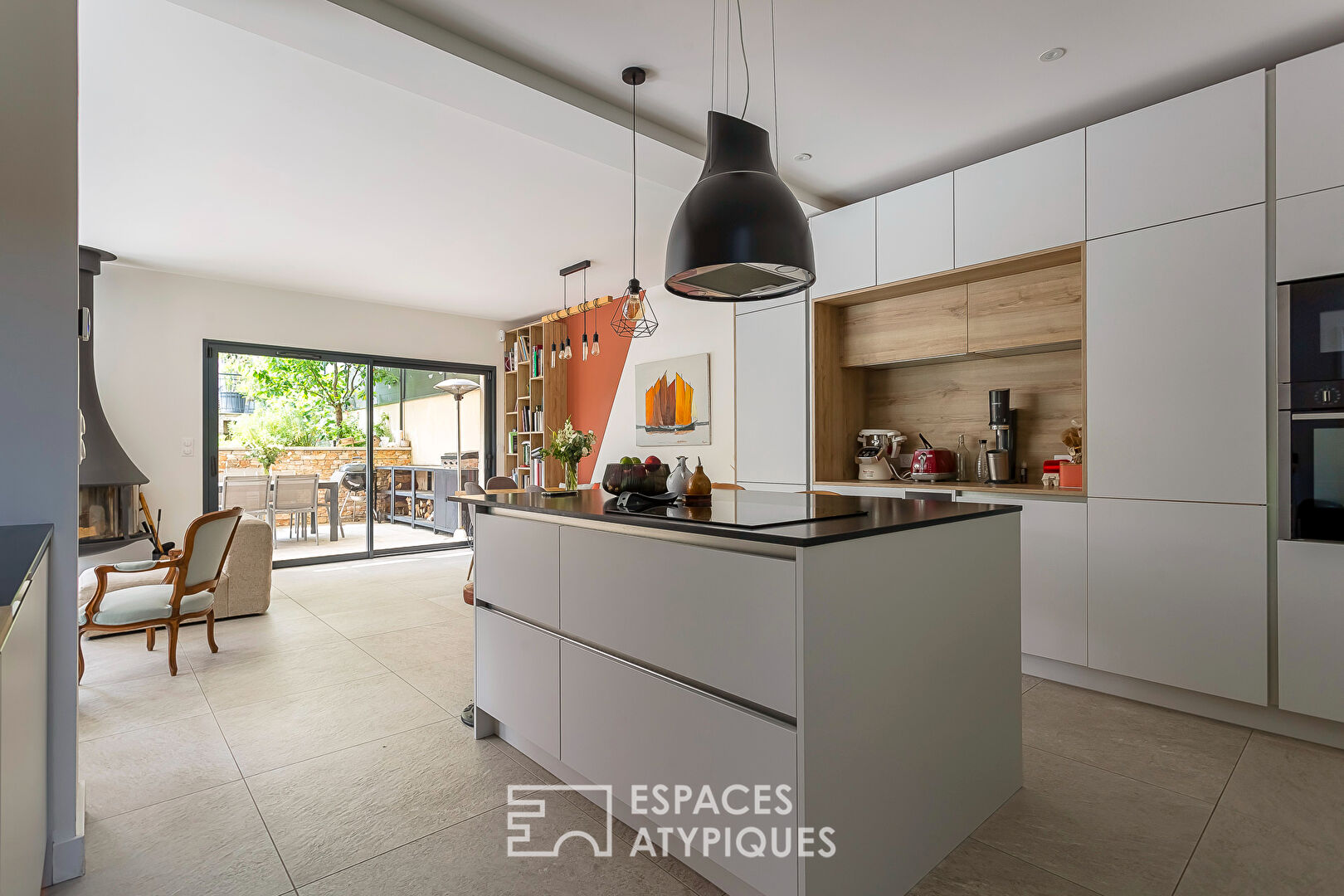Maison contemporaine avec piscine et jardin paysagé à 400 m du centre-ville