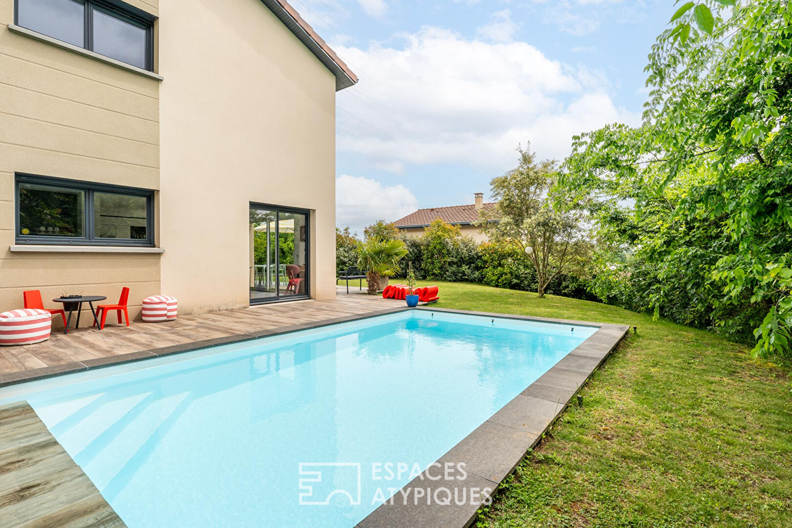Maison récente avec piscine au calme