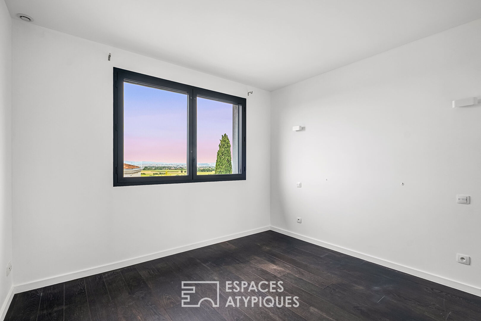 Maison contemporaine avec piscine au calme absolu