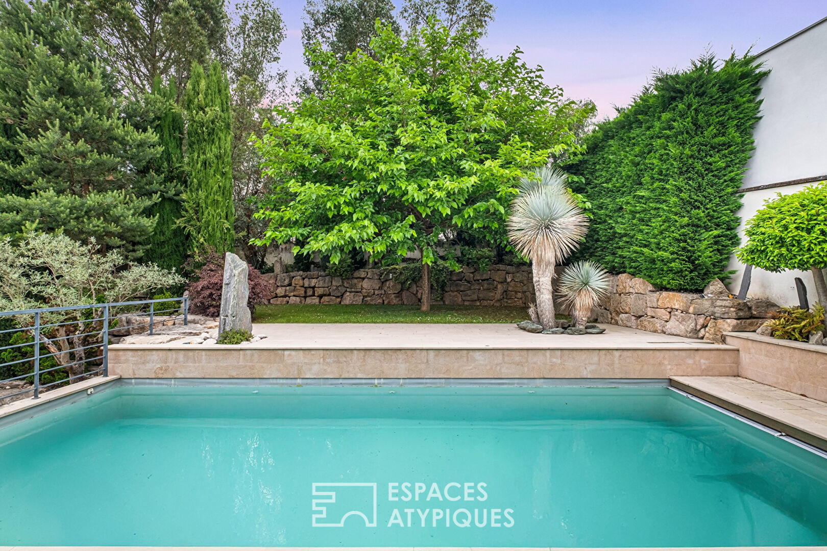 Maison contemporaine avec piscine au calme absolu