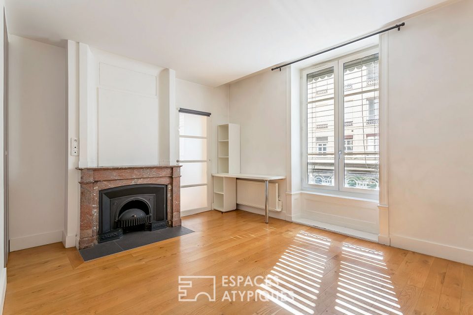 Appartement ancien rénové avec ascenseur sur cour quartier Ainay
