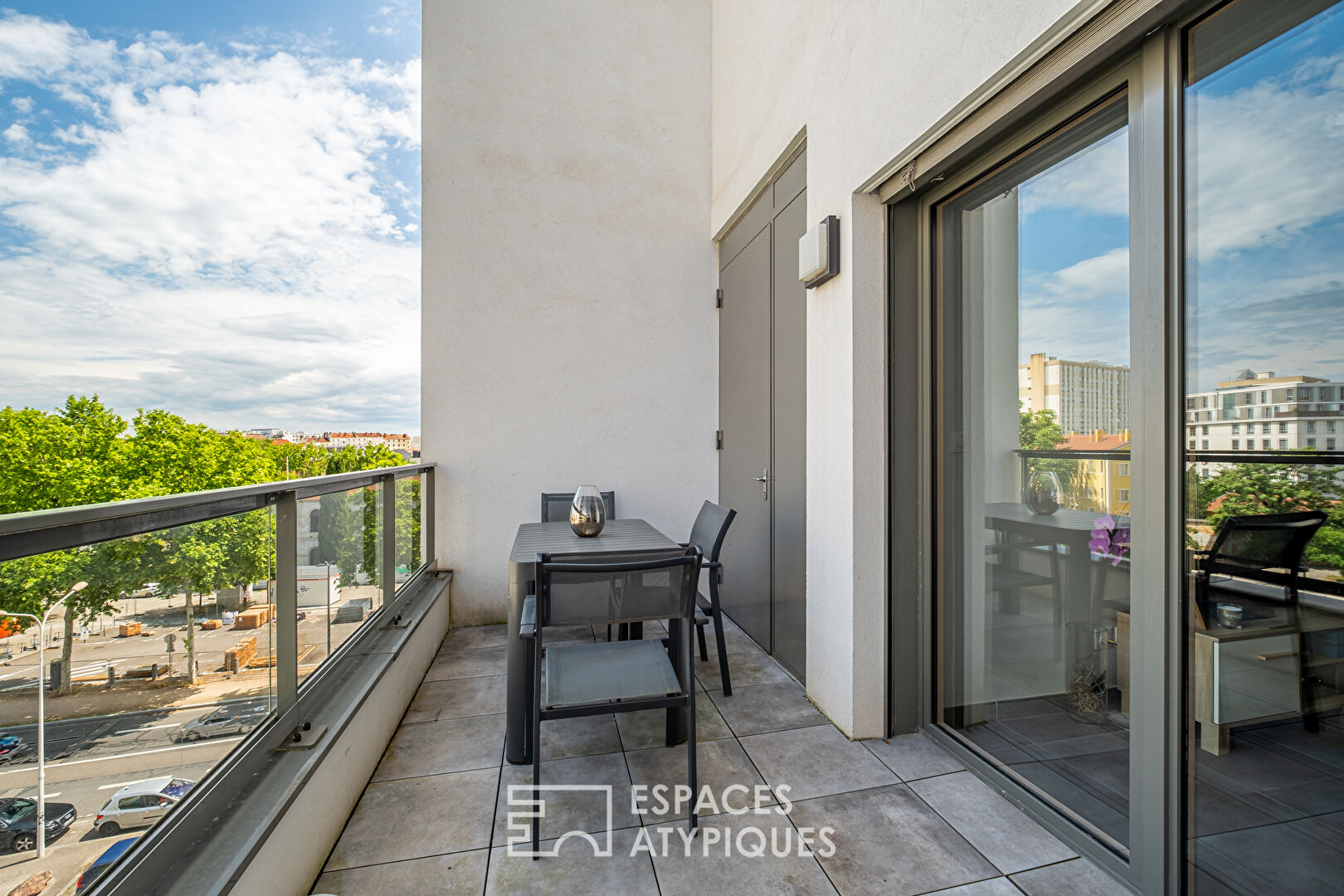 Contemporain avec terrasse proche de Sergent Blandan