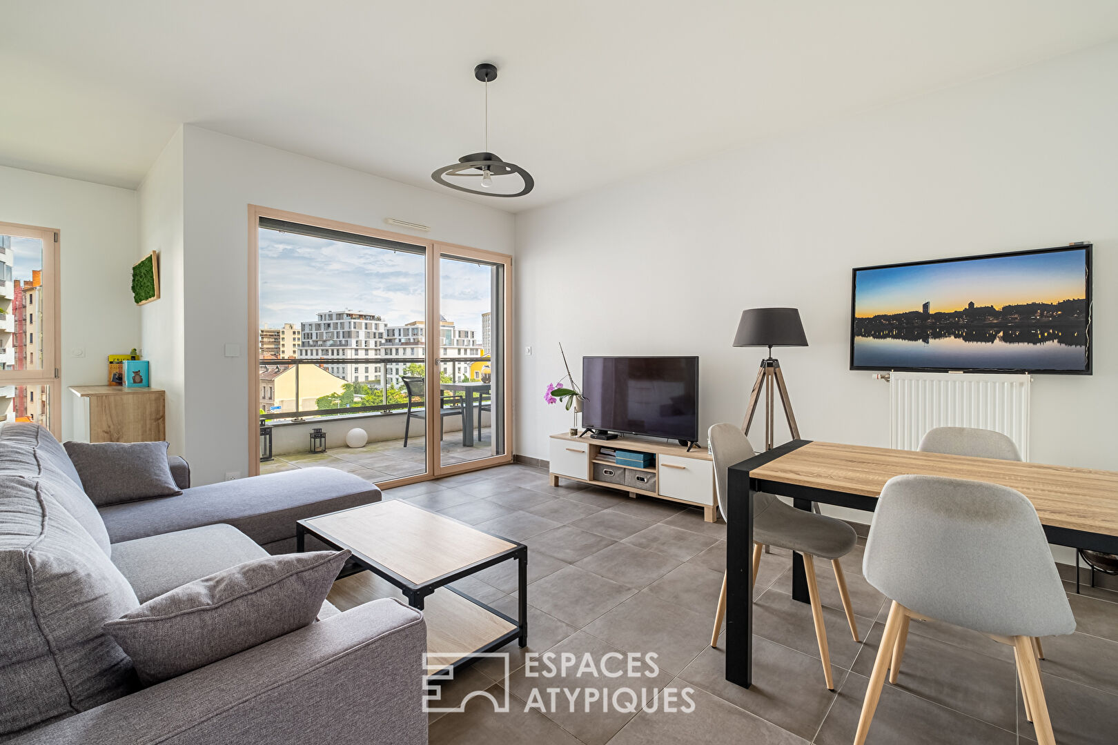 Contemporain avec terrasse proche de Sergent Blandan