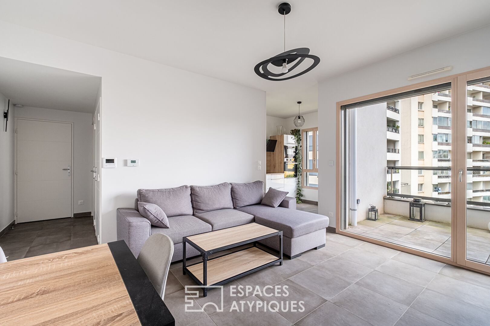 Contemporain avec terrasse proche de Sergent Blandan