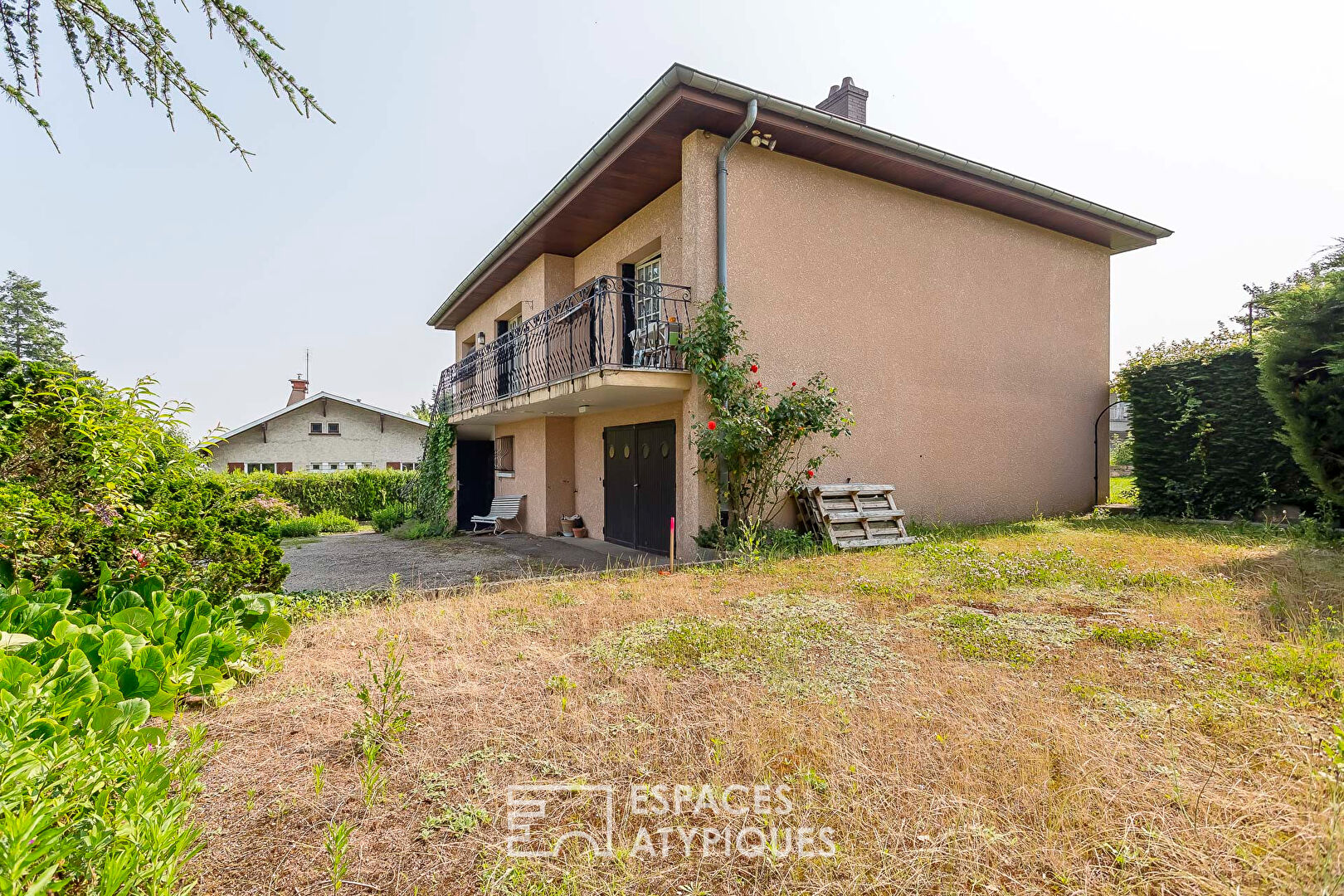 House in the heart of the Tour de Salvagny to renovate