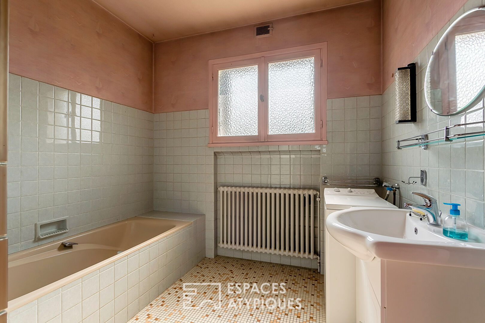 House in the heart of the Tour de Salvagny to renovate