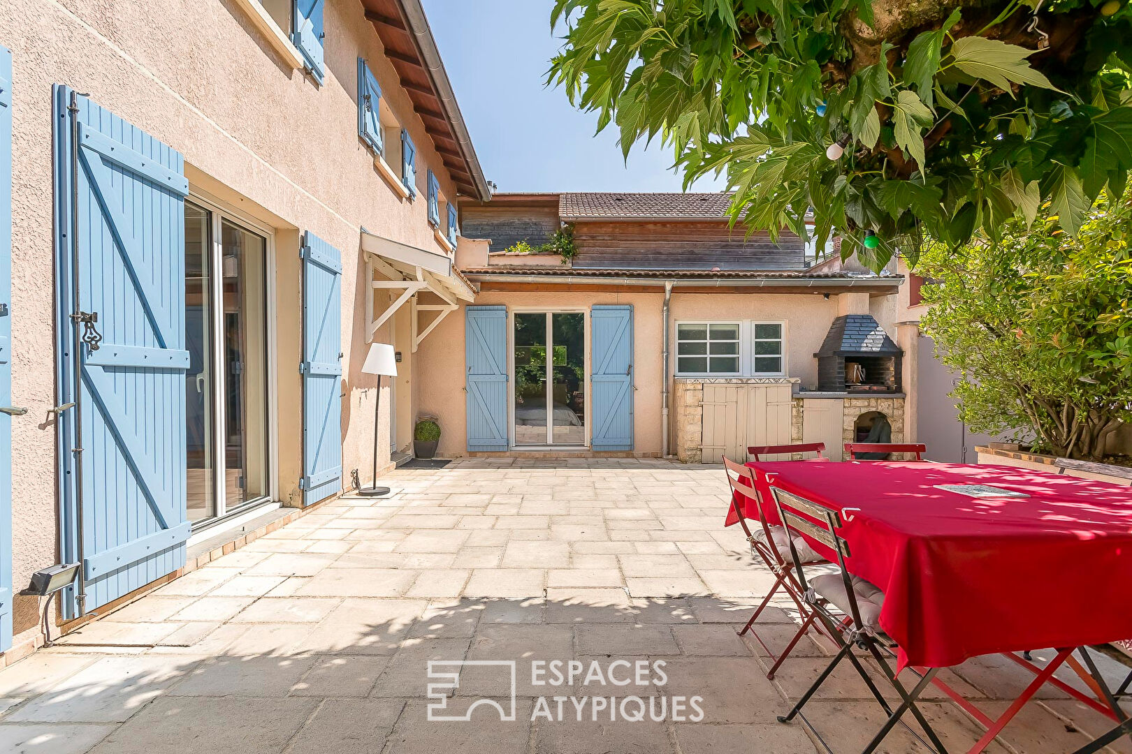 Renovated townhouse with terrace at Gratte-Ciel