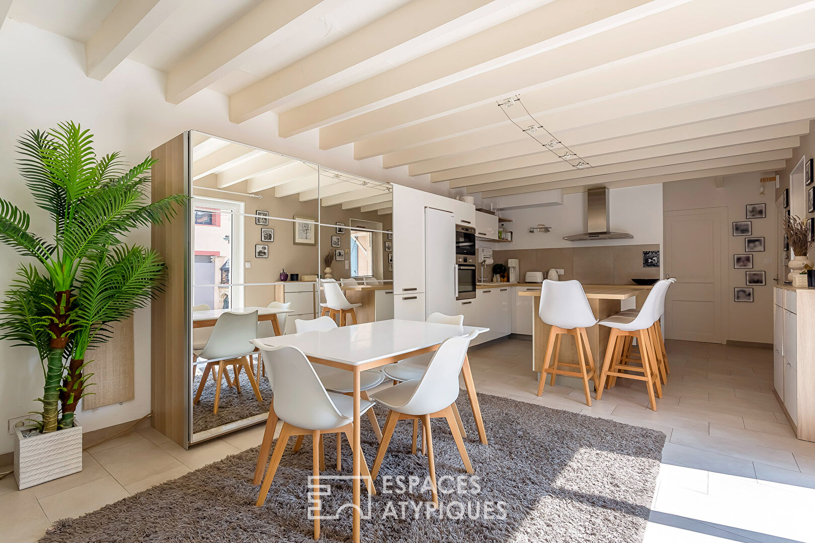 Renovated townhouse with terrace at Gratte-Ciel